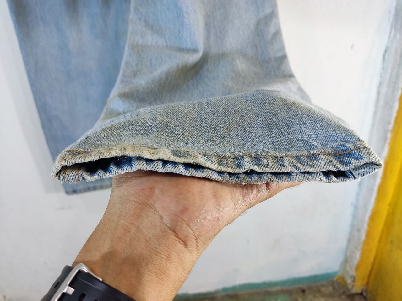 Levi's vintage levis 560 loose fit tapered leg denim Size US 35 - 8 Thumbnail