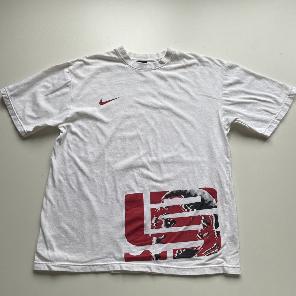 Nike Vintage 2000s Nike LeBron James Graphic T Shirt Large Size US L / EU 52-54 / 3 - 1 Thumbnail