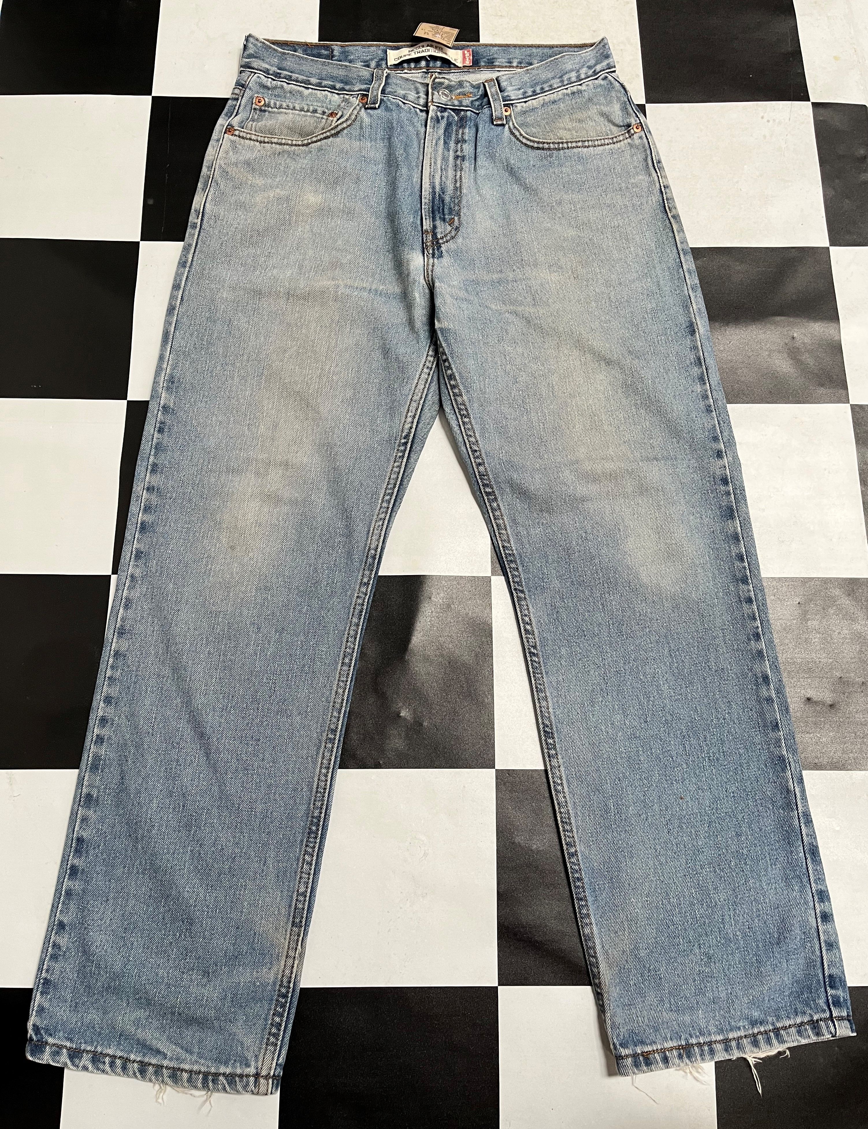 image of Distressed Denim x Levis Vintage Levis Regular Fit Faded Denim Jean L18 in Faded Blue (Size 33)