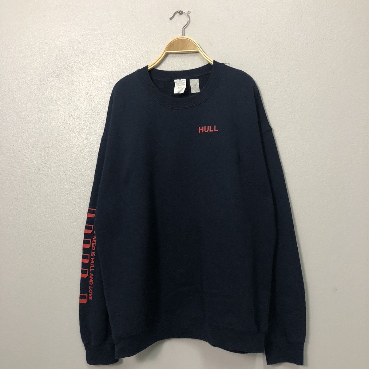 image of Vintage Hull Gildan Activewear Sweatshirt in Dark Blue, Men's (Size XL)