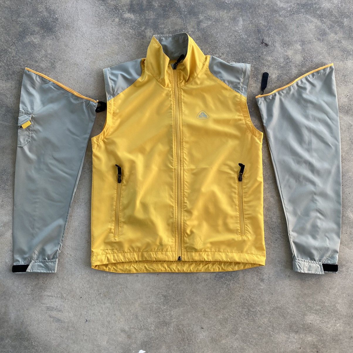 Vintage Nike ACG Windbreaker Jacket - L