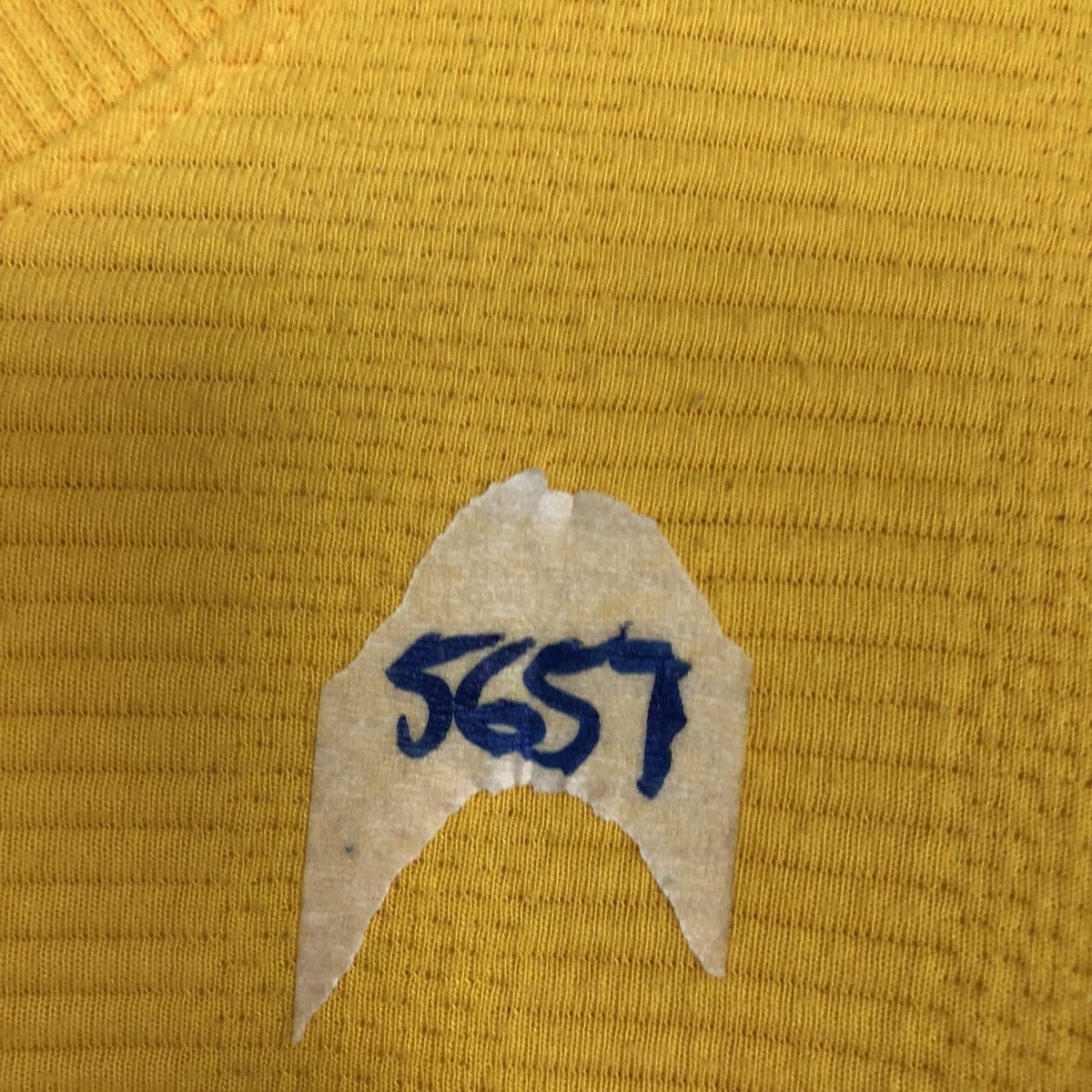 Cartoon Network × Vintage Little Bobdog Yellow Sweatshirt #5657 Size US M / EU 48-50 / 2 - 11 Thumbnail