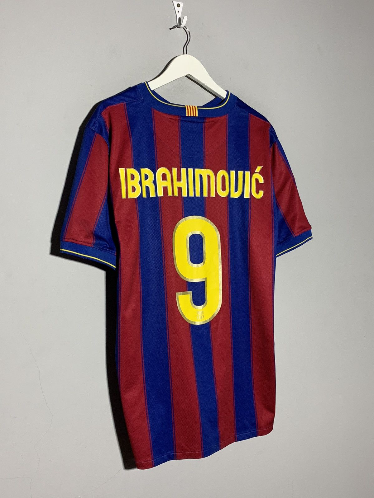 Nike #9 Zlatan Ibrahimovic Barcelona Nike 2009/10 football shirt Size US XL / EU 56 / 4 - 1 Thumbnail