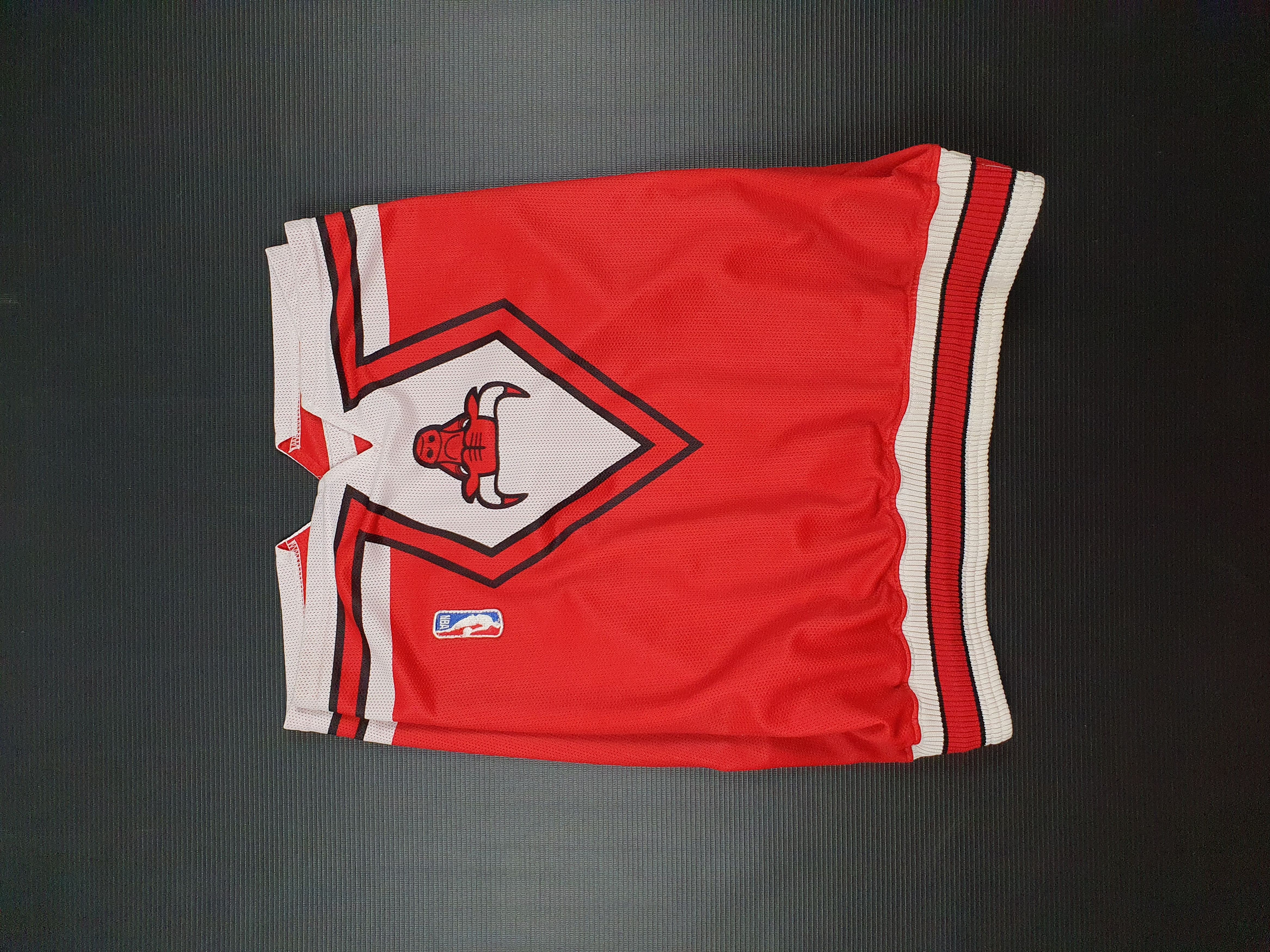 Champion × NBA 90s Rare Chicago Bulls NBA Champion USA Shorts Size US 32 / EU 48 - 5 Thumbnail