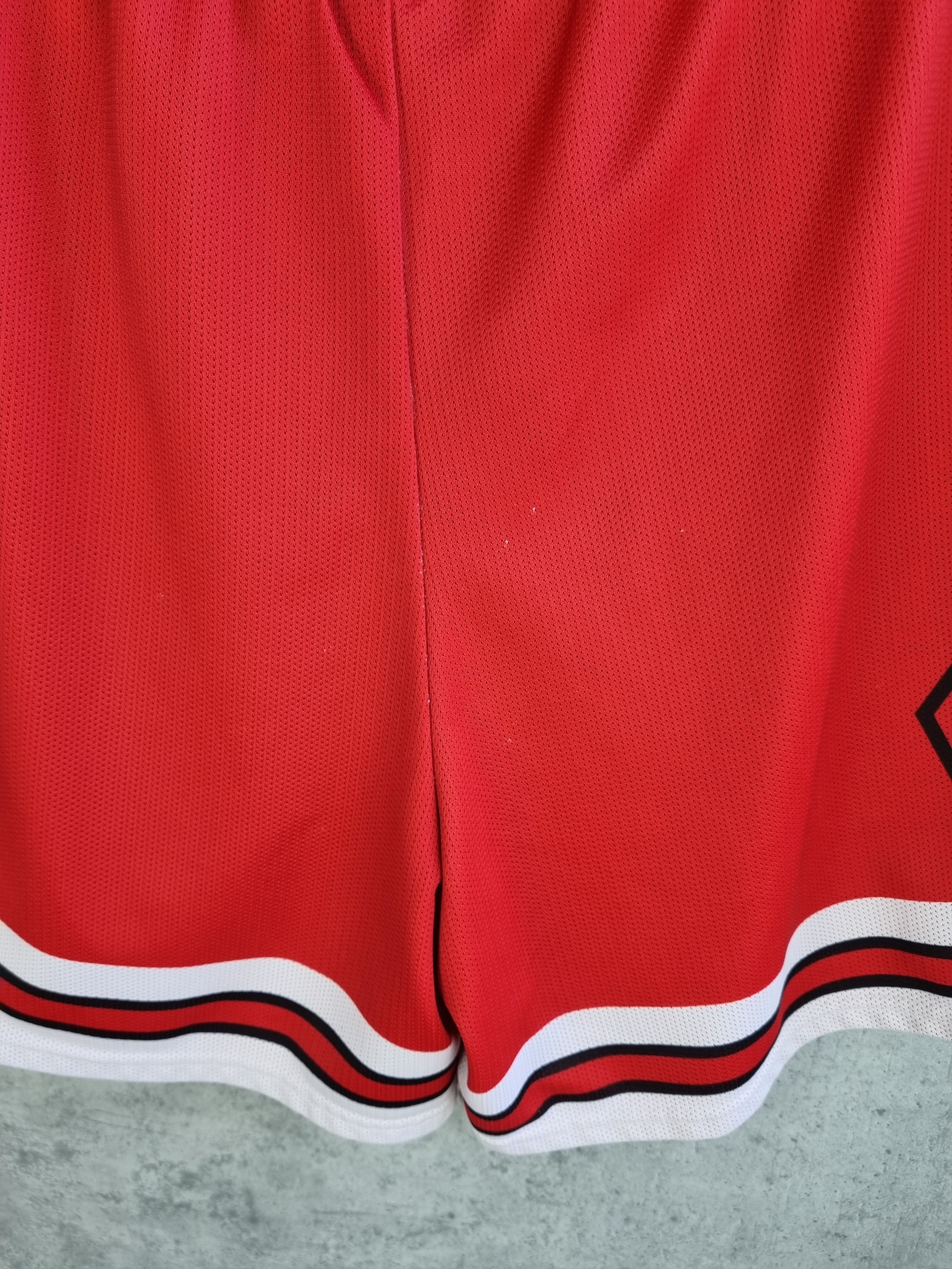 Champion × NBA 90s Rare Chicago Bulls NBA Champion USA Shorts Size US 32 / EU 48 - 14 Thumbnail