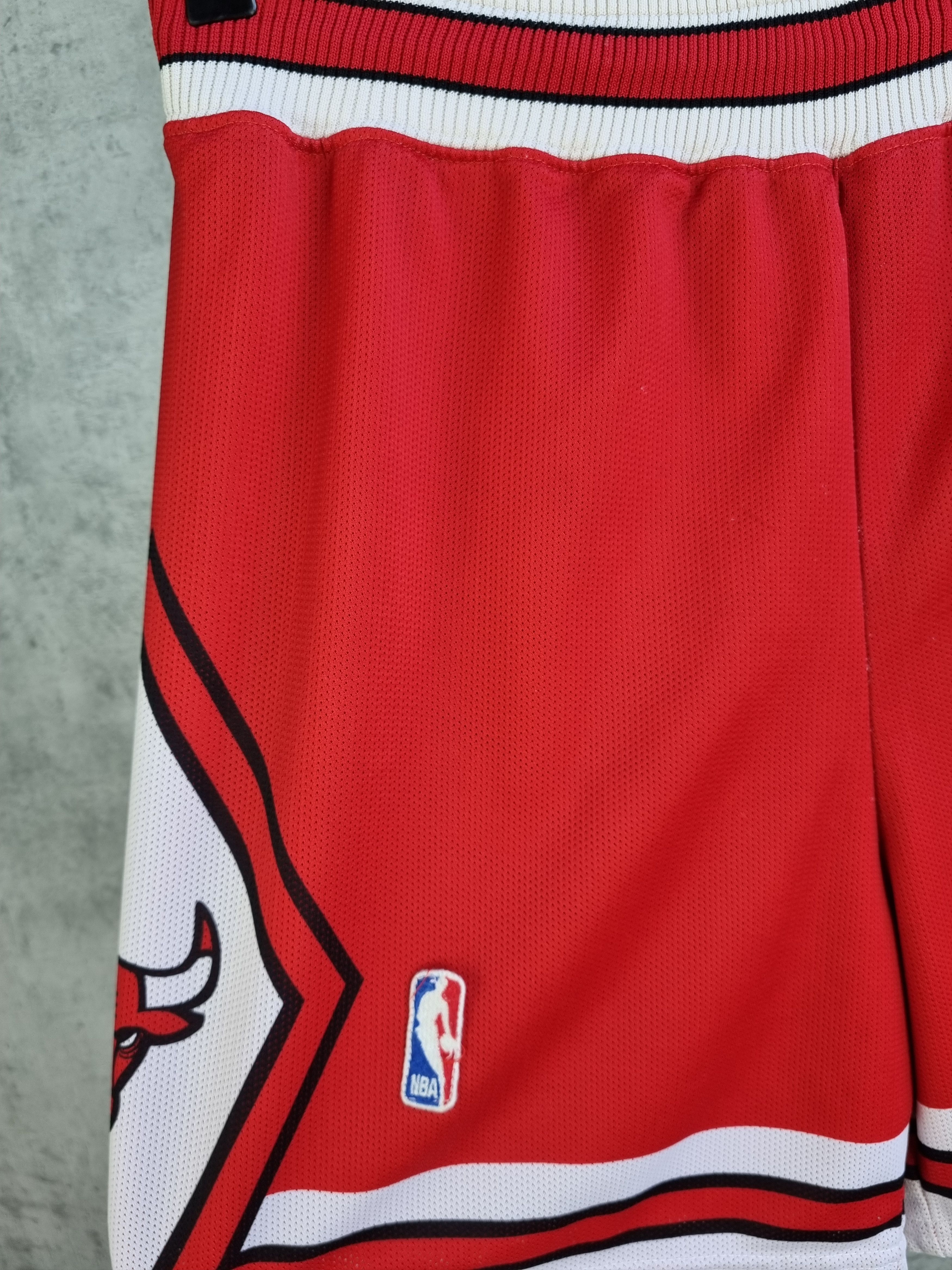 Champion × NBA 90s Rare Chicago Bulls NBA Champion USA Shorts Size US 32 / EU 48 - 16 Thumbnail