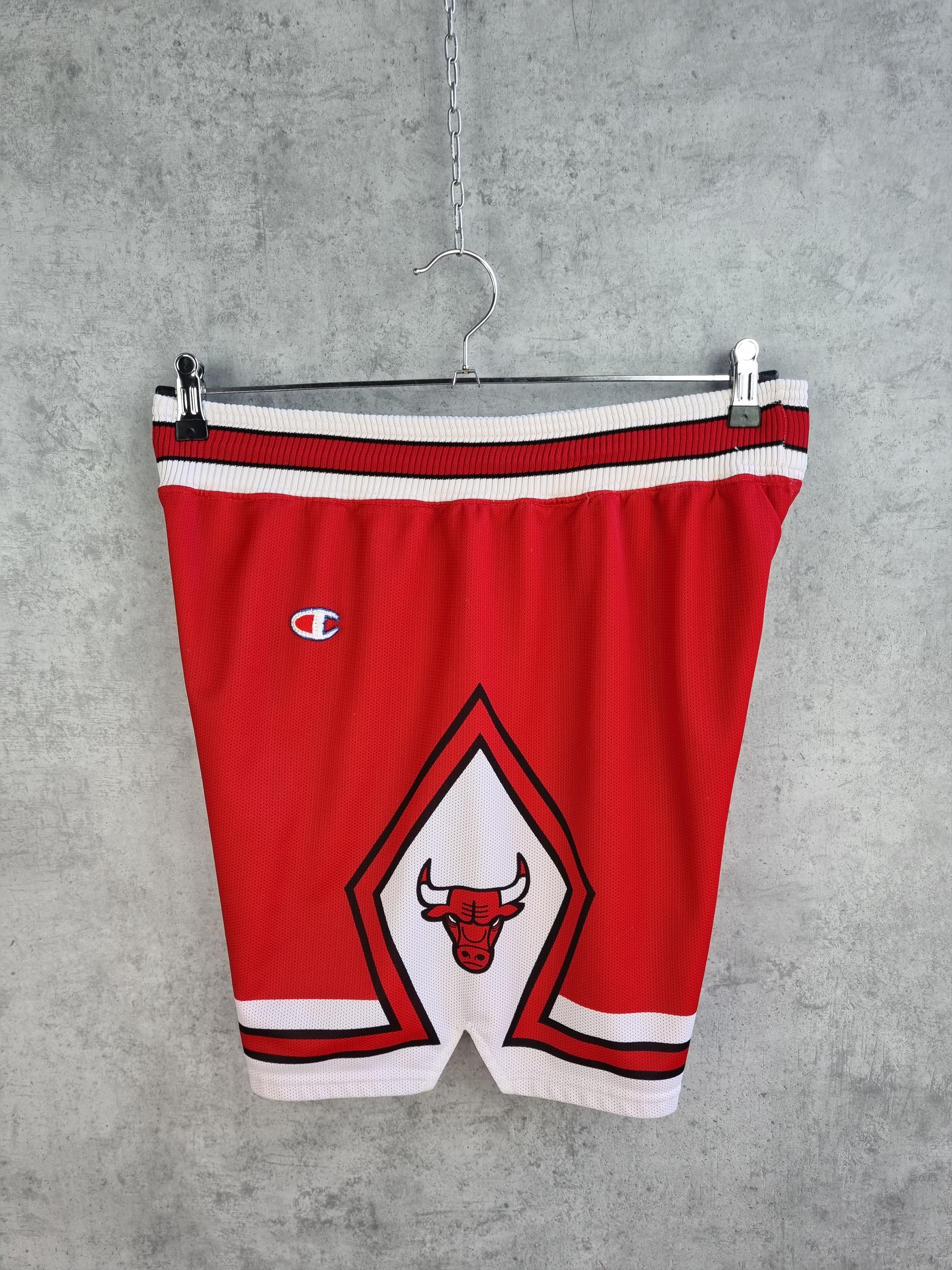 Champion × NBA 90s Rare Chicago Bulls NBA Champion USA Shorts Size US 32 / EU 48 - 3 Thumbnail