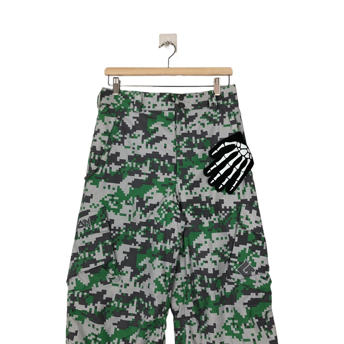Japanese Brand VINTAGE SKI PANTS CAMO DESIGN FULL PRINT BURTON JAPAN Size US 31 - 2 Thumbnail