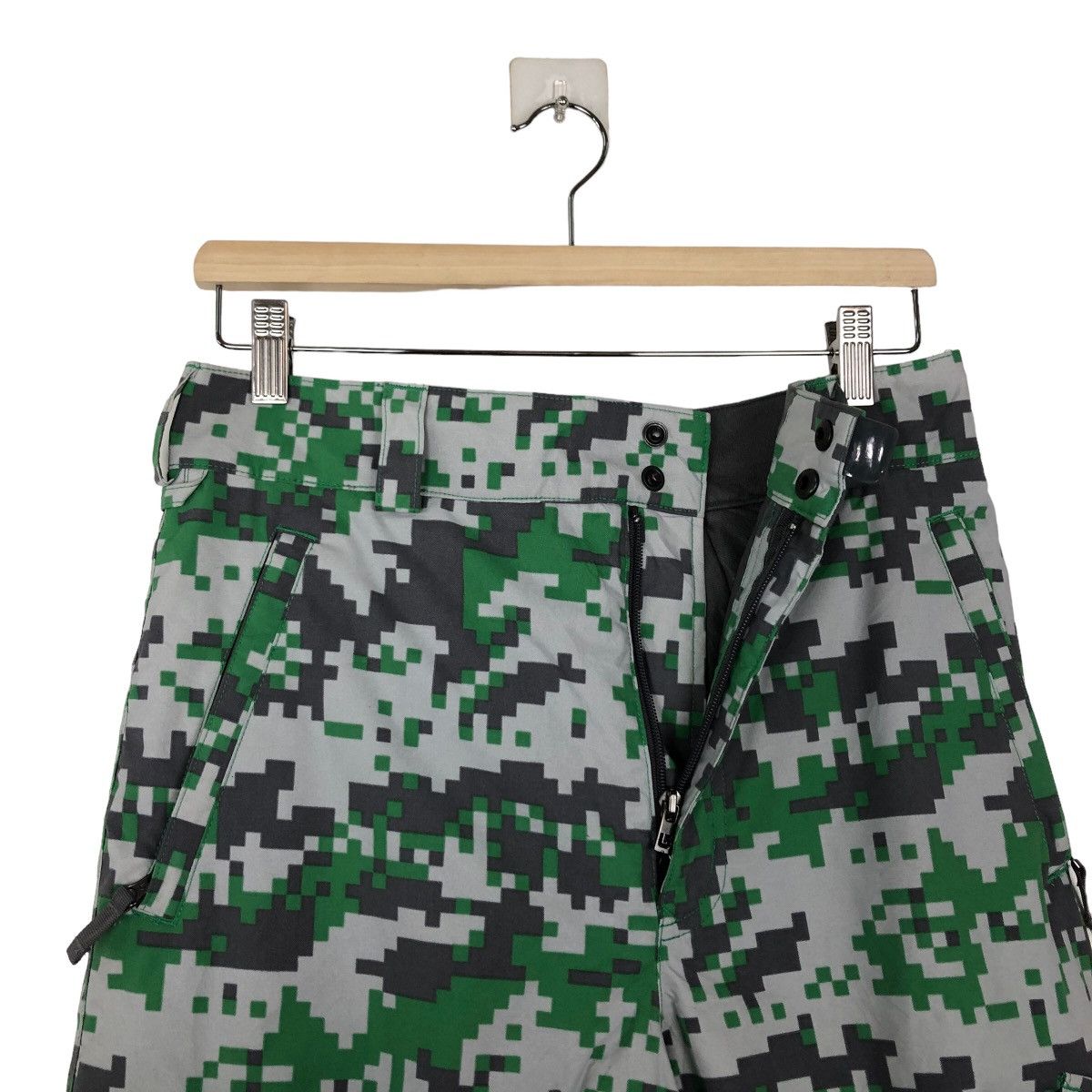Japanese Brand VINTAGE SKI PANTS CAMO DESIGN FULL PRINT BURTON JAPAN Size US 31 - 9 Thumbnail