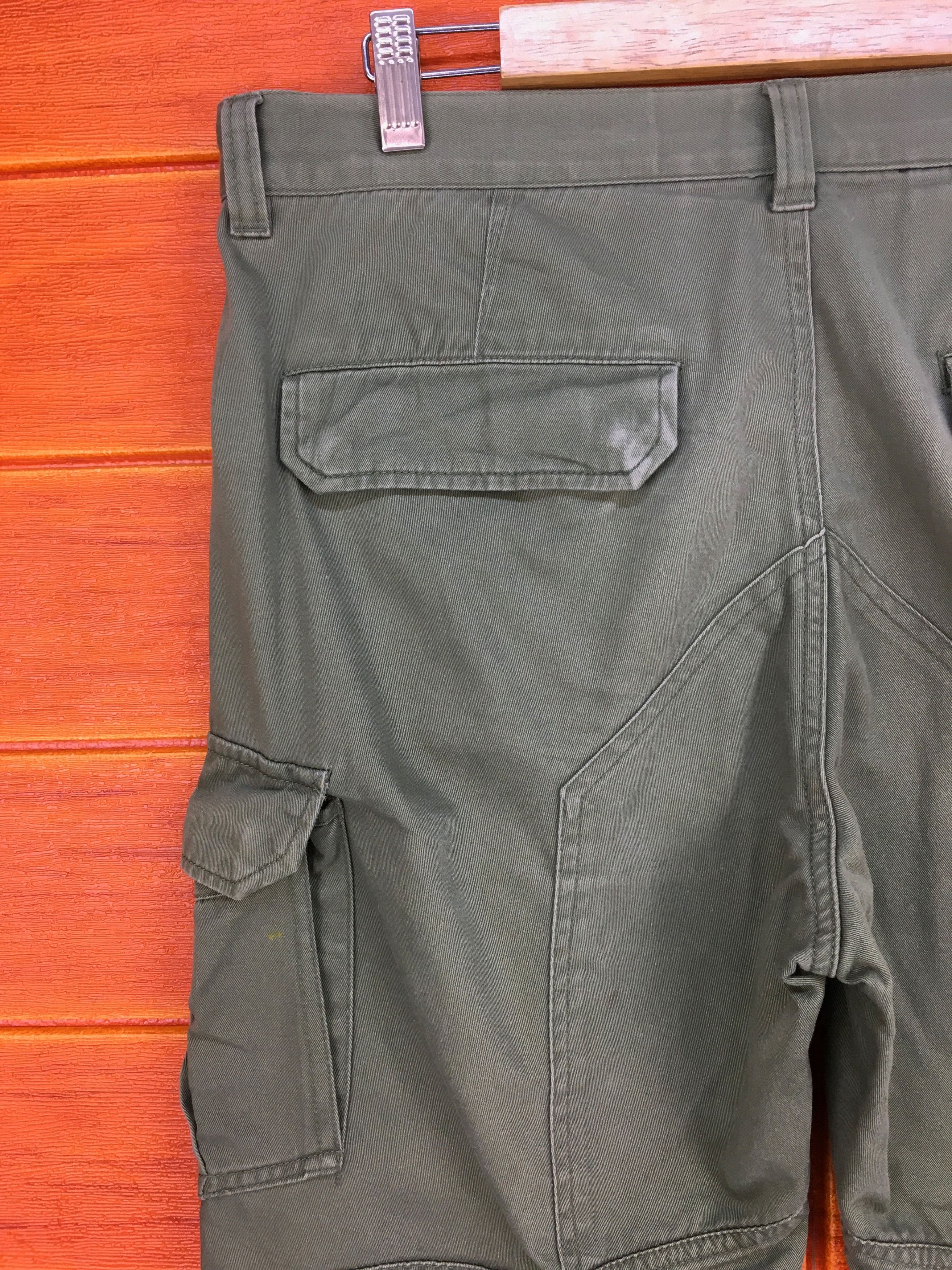 Japanese Brand TAKEO KIKUCHI Olive Green Military Tactical Cargo Pants Size US 35 - 12 Thumbnail