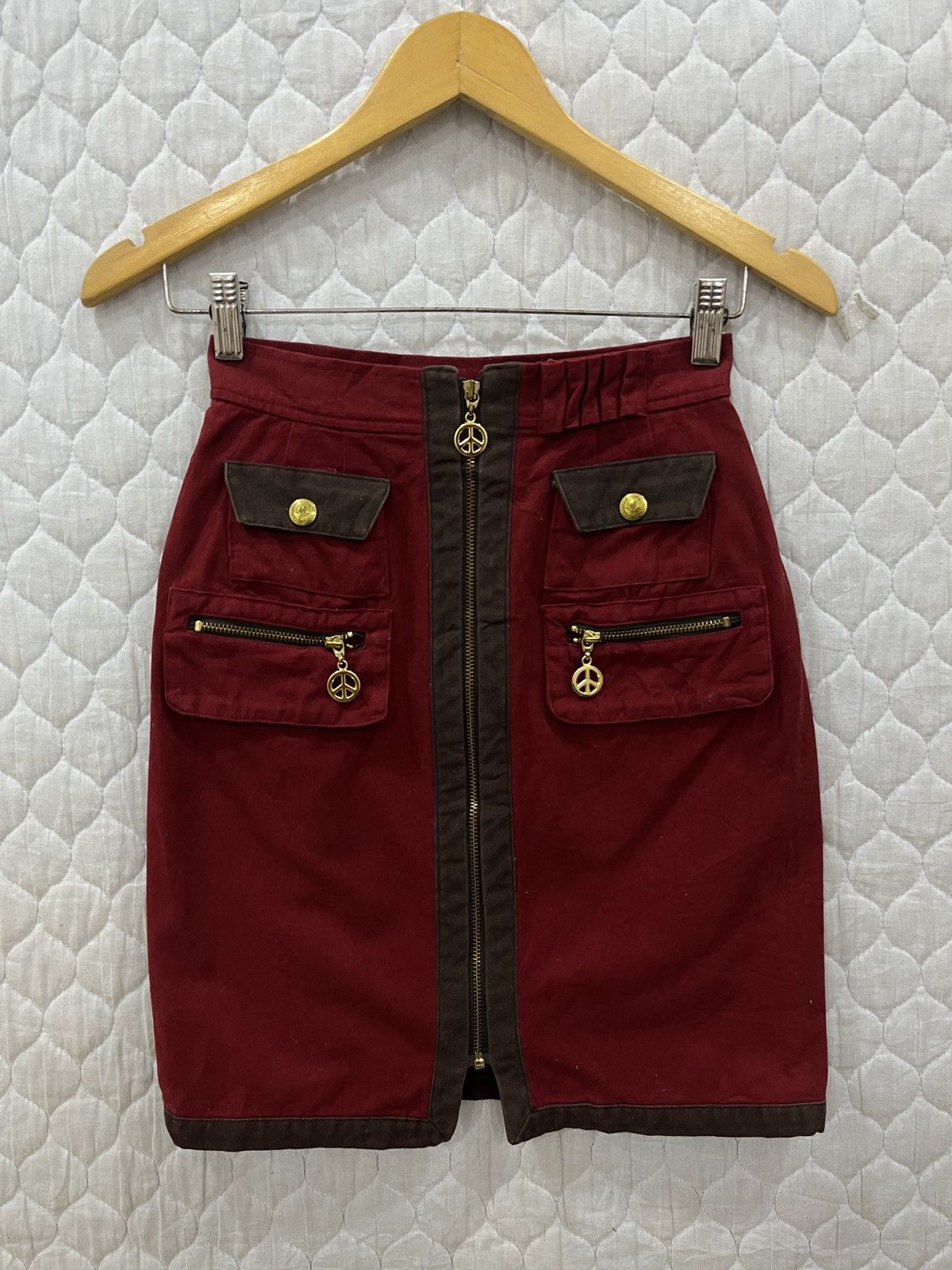 (Ggg). MOSCHINO MULTI POCKET HYPEBEAST SKIRT