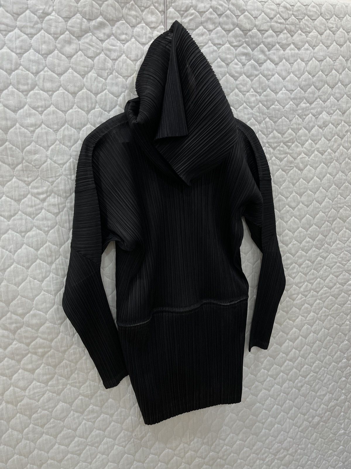 Pleats Please Issey Miyake (Oooo). ISSEY MIYAKE PLEATS PLEASE HOODIE JACKET Size M / US 6-8 / IT 42-44 - 7 Thumbnail