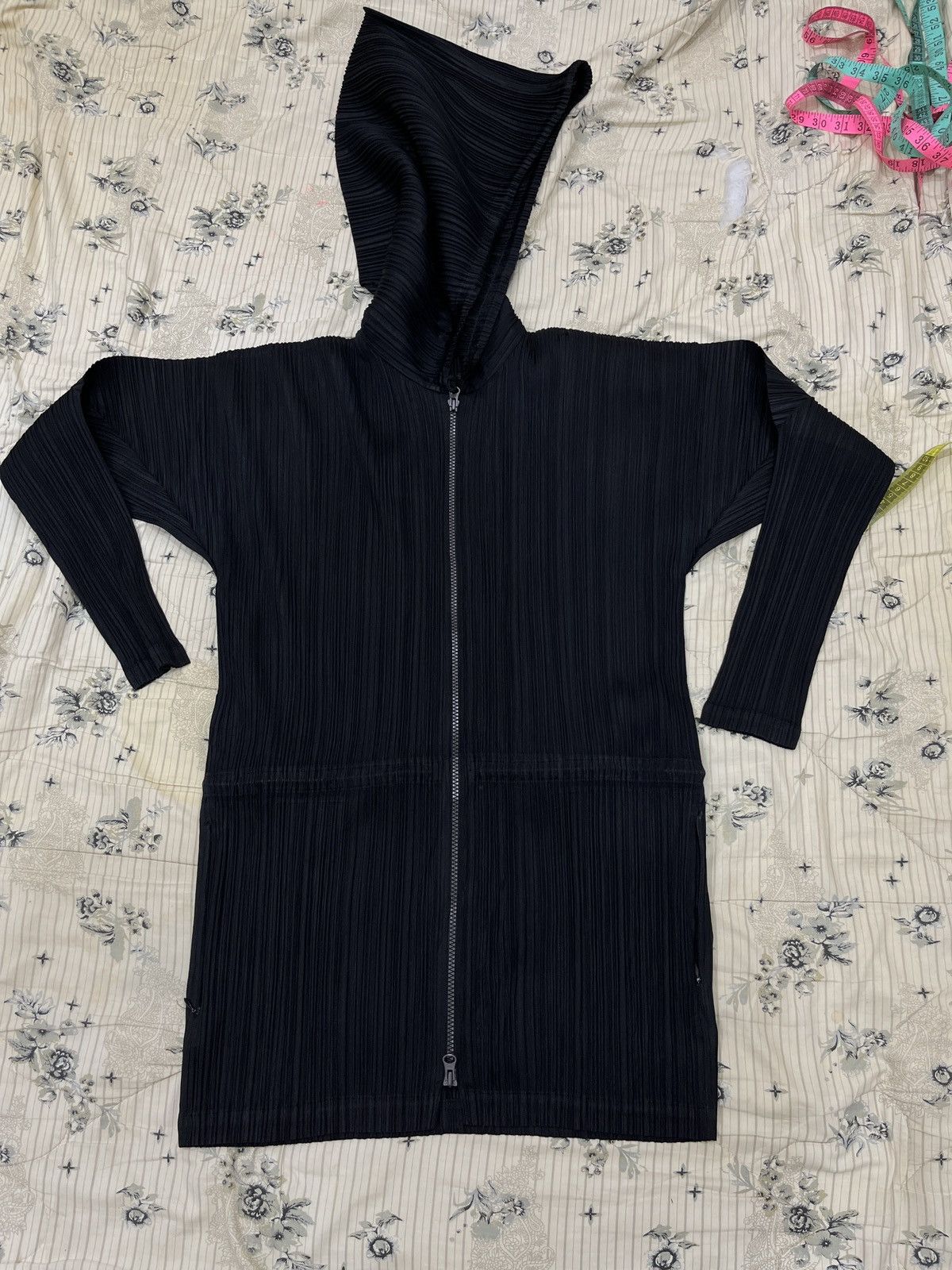 Pleats Please Issey Miyake (Oooo). ISSEY MIYAKE PLEATS PLEASE HOODIE JACKET Size M / US 6-8 / IT 42-44 - 18 Thumbnail
