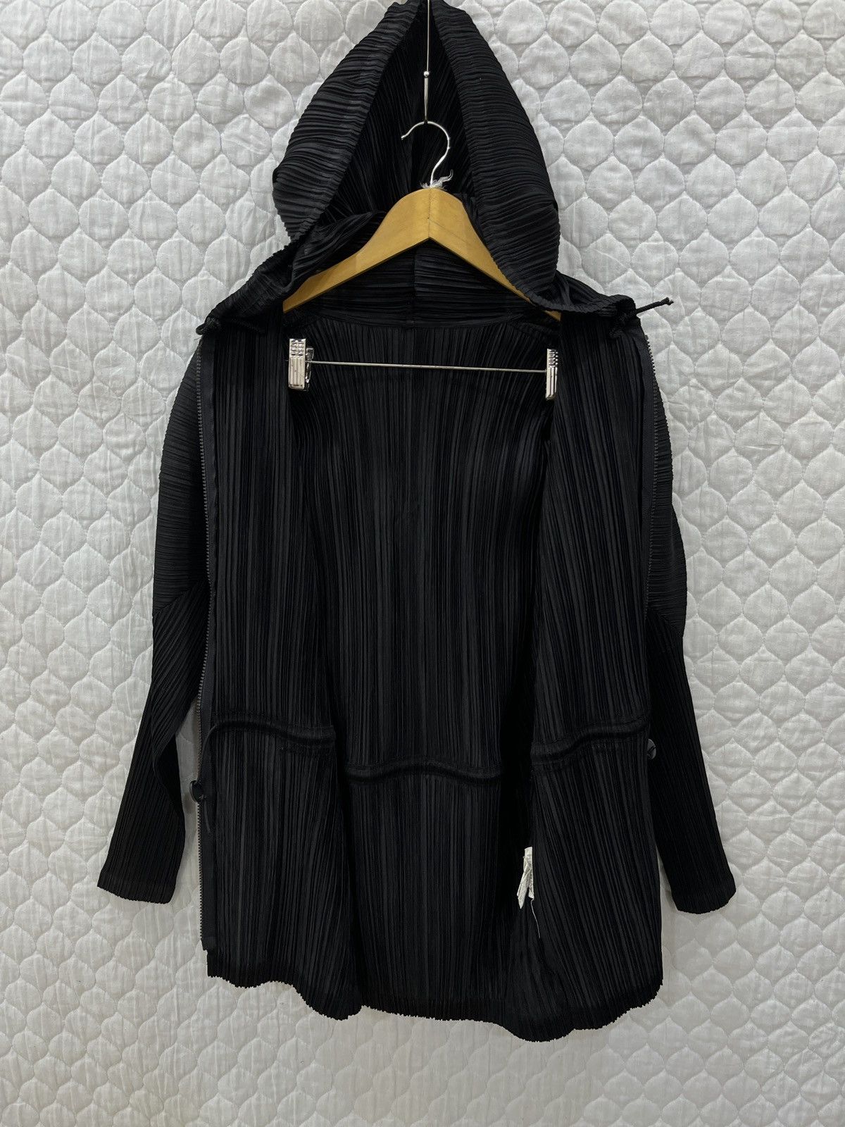 Pleats Please Issey Miyake (Oooo). ISSEY MIYAKE PLEATS PLEASE HOODIE JACKET Size M / US 6-8 / IT 42-44 - 8 Thumbnail