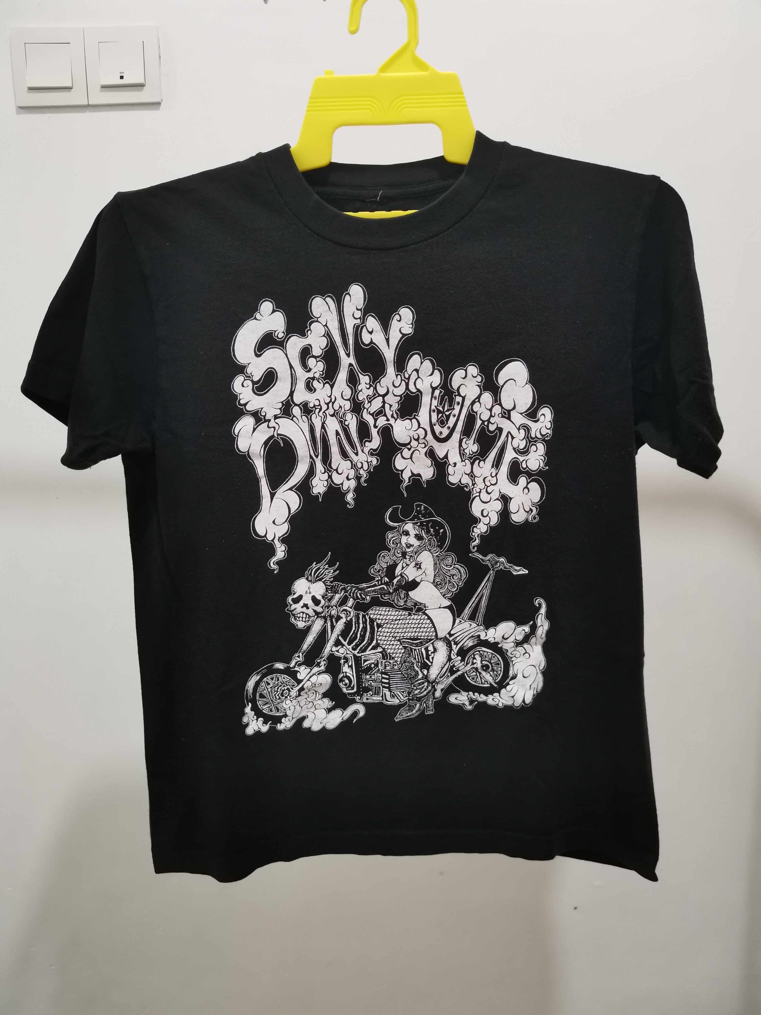 Japanese Brand Vintage Sexy Dynamite Japanese Designer Tee Sexy Girl Bitch Size US M / EU 48-50 / 2 - 2 Thumbnail