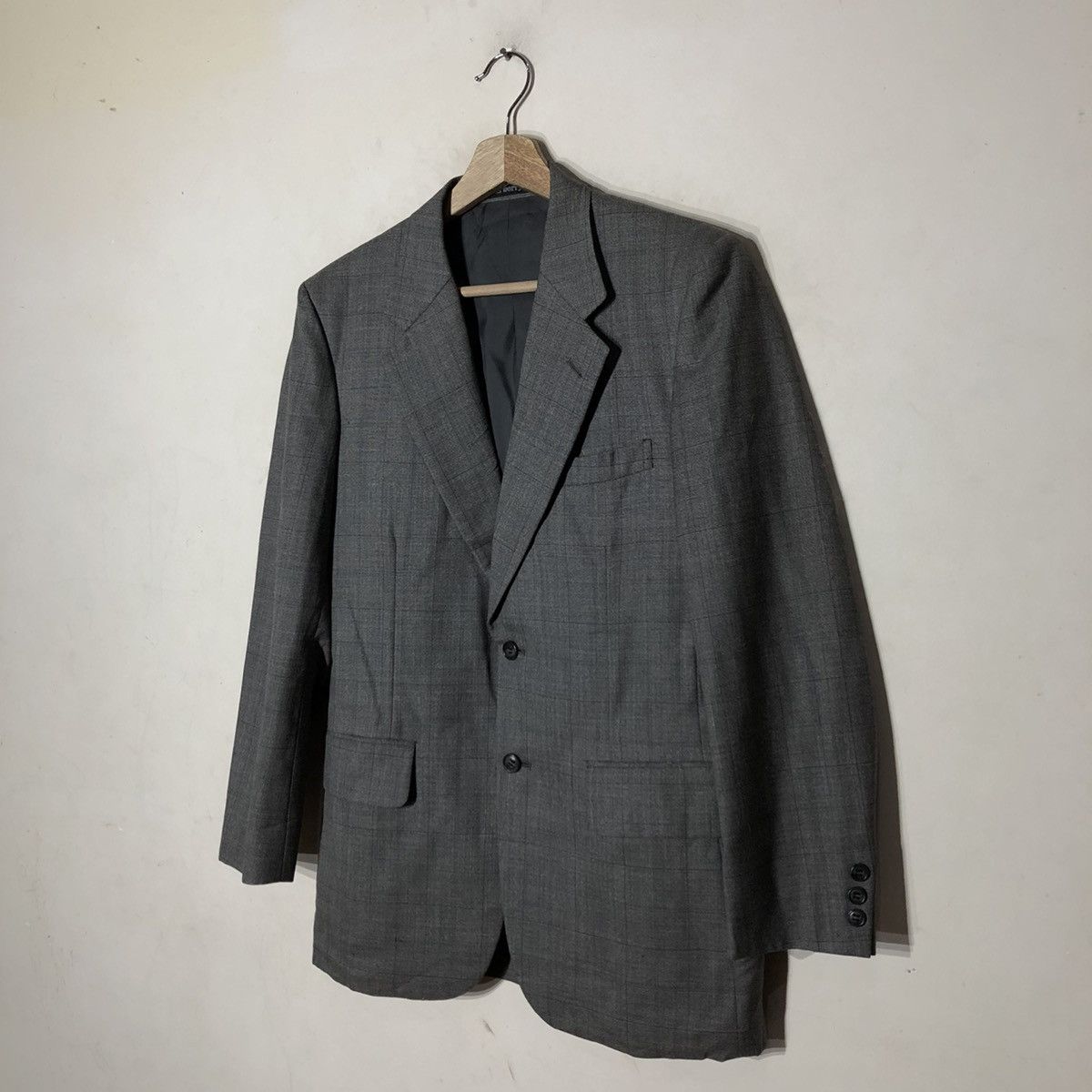 Burberry BURBERRYS STYLED AND DESIGNED IN ENGLAND Size US M / EU 48-50 / 2 - 3 Thumbnail