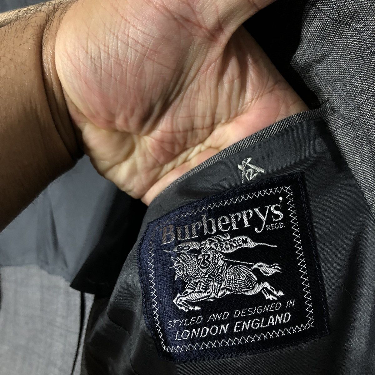 Burberry BURBERRYS STYLED AND DESIGNED IN ENGLAND Size US M / EU 48-50 / 2 - 12 Thumbnail