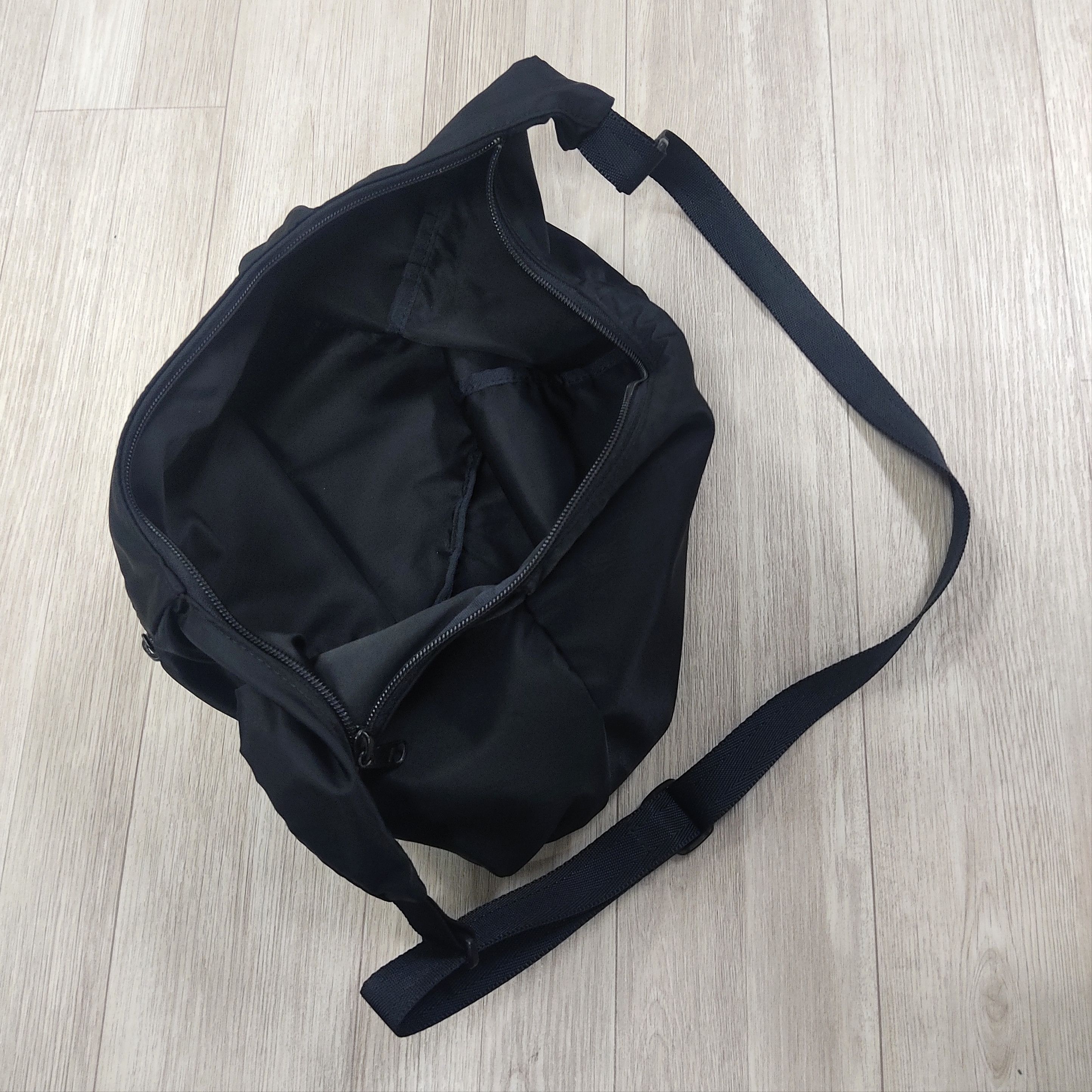 Hysteric Glamour Vtg HYSTERIC GLAMOUR Banana Satchel Sling Bag Size ONE SIZE - 10 Thumbnail