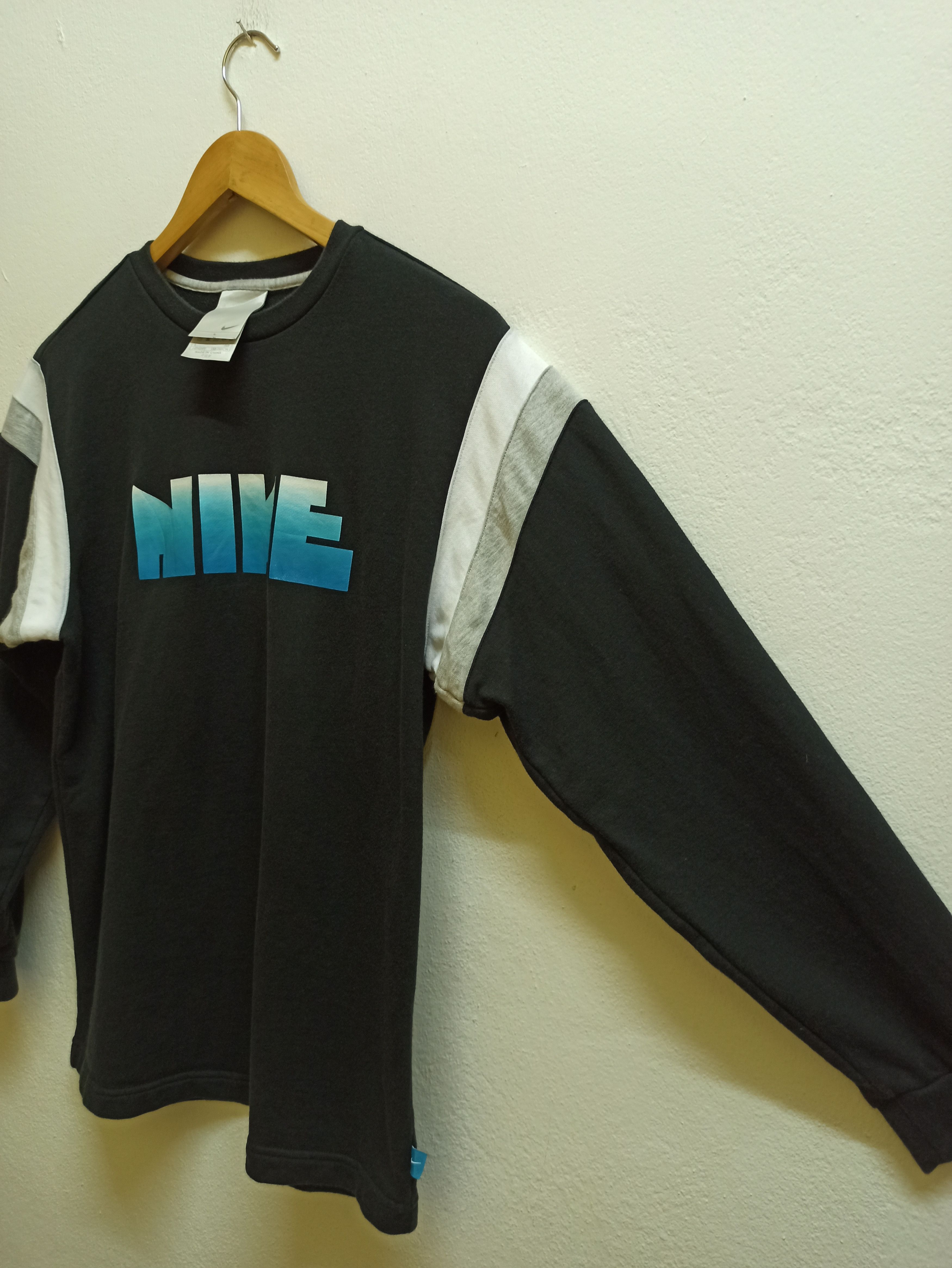 Nike Rare Nike Sweatshirts Big Logo Nice Design (c32) Size US M / EU 48-50 / 2 - 2 Thumbnail