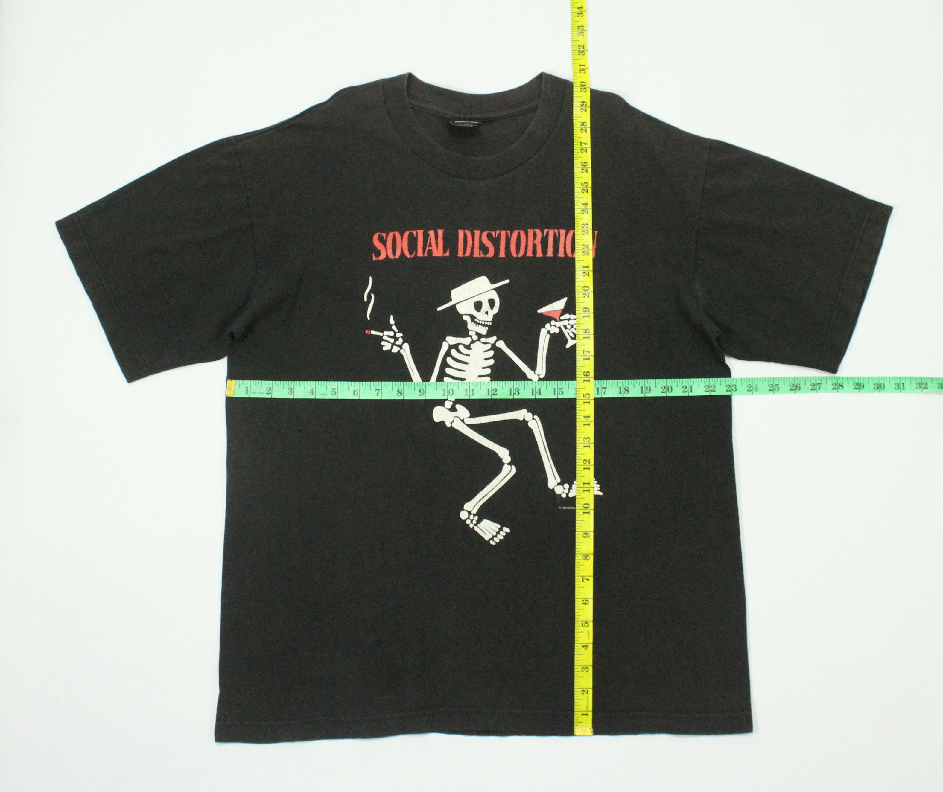 Band Tees Vintage 90s SOCIAL DISTORTION T Shirt Size US XL / EU 56 / 4 - 13 Thumbnail