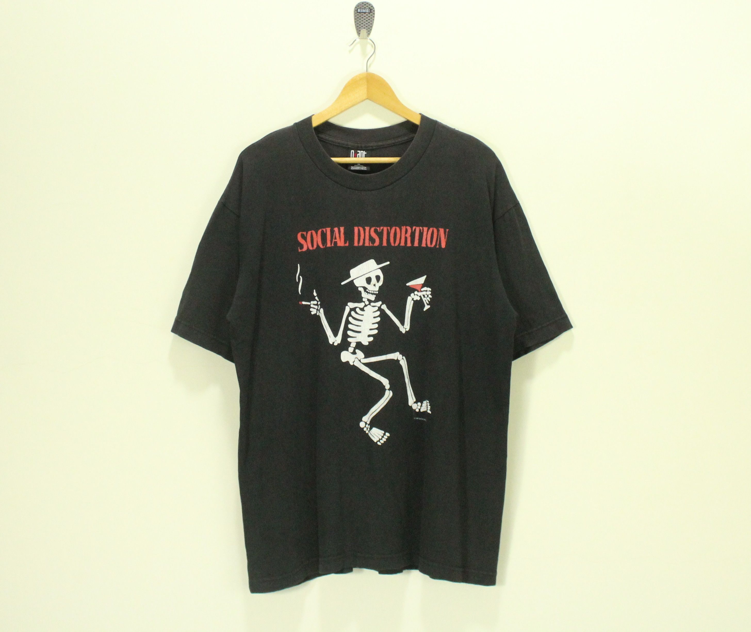 Band Tees Vintage 90s SOCIAL DISTORTION T Shirt Size US XL / EU 56 / 4 - 1 Thumbnail
