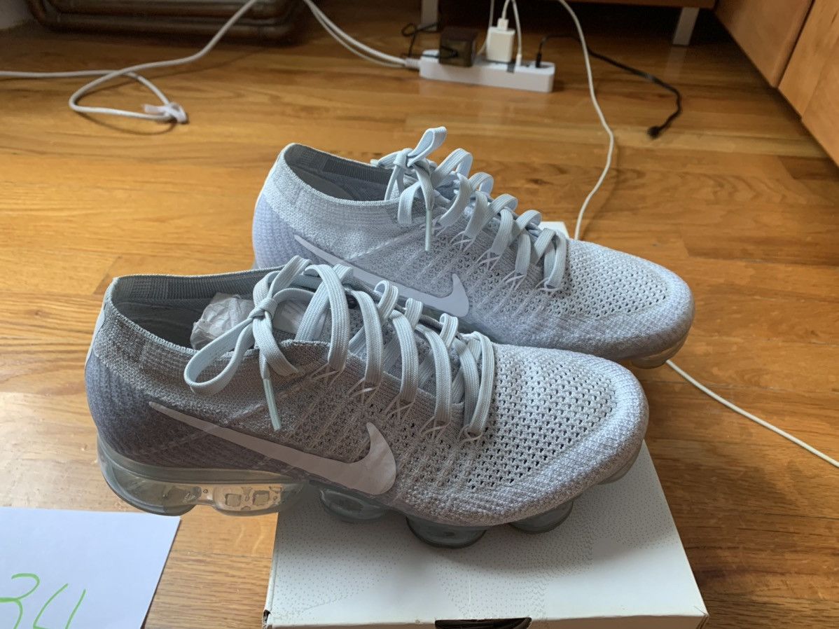 Nike WMNS Nike Air vapormax flyknit WM8 Size US 8 / EU 41 - 1 Thumbnail