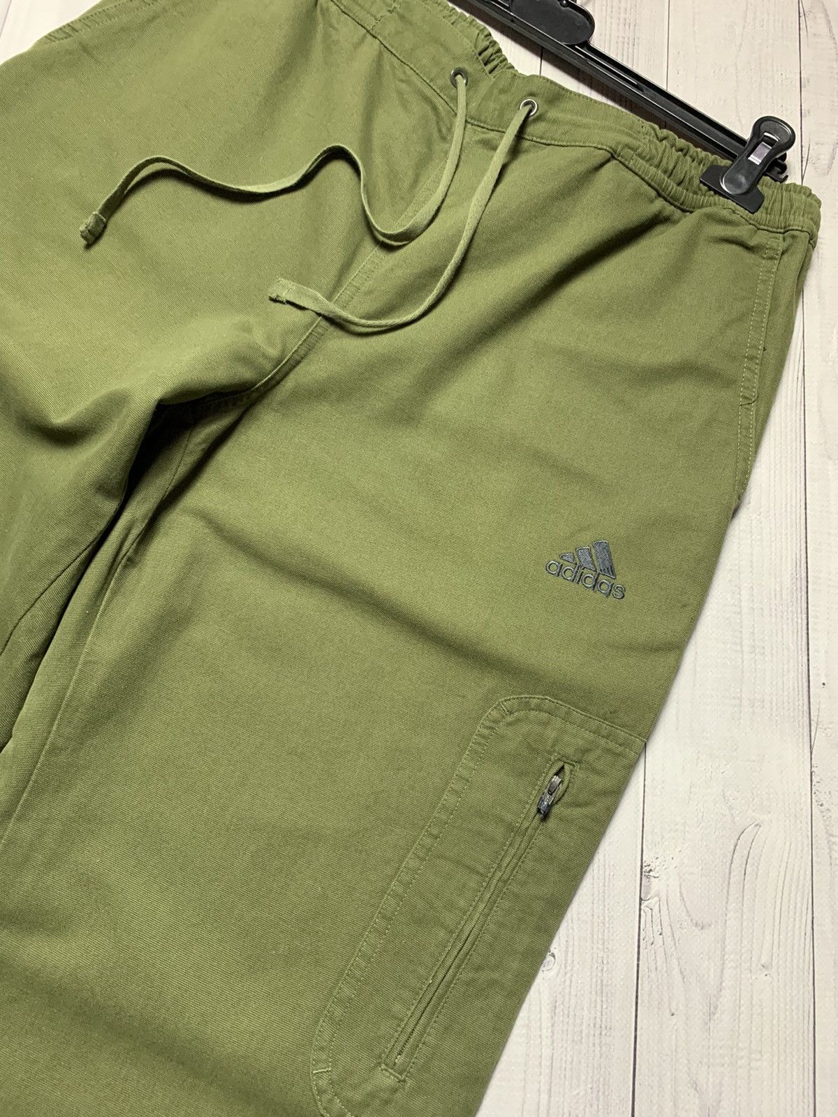 Vintage Vintage Adidas cargo drill pants pocket Y2K size M 32 Size US 32 / EU 48 - 2 Thumbnail