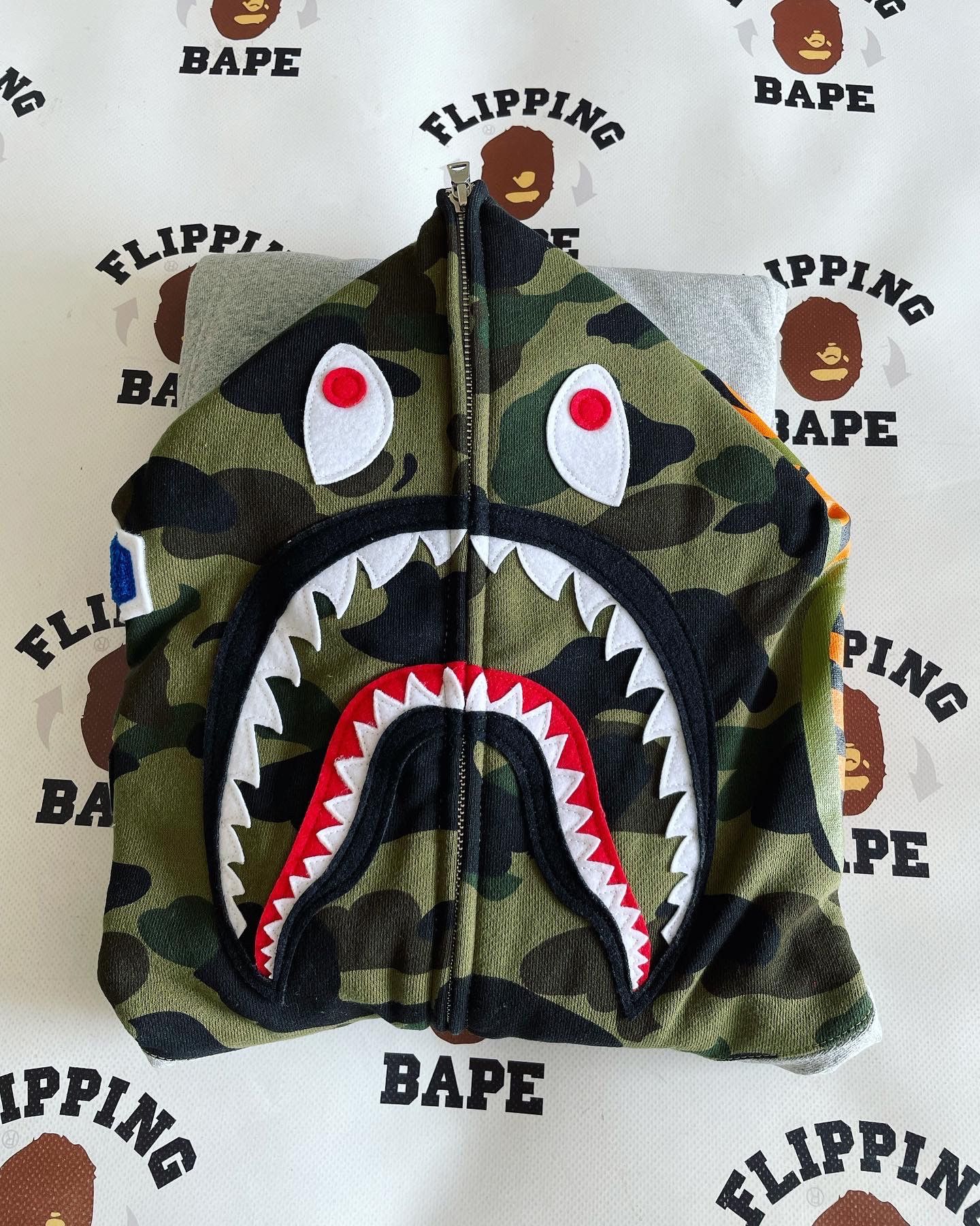 Bape × October's Very Own BAPE X OVO SHARK FULL ZIP HOODIE Size US M / EU 48-50 / 2 - 3 Thumbnail