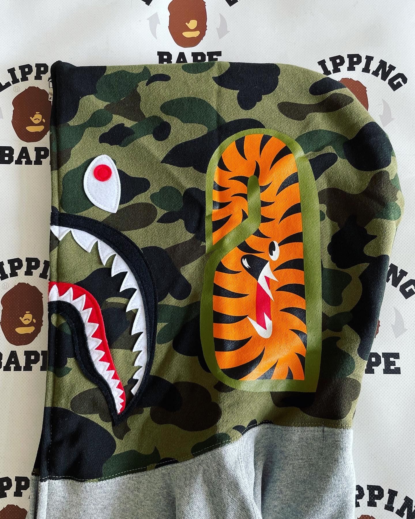 Bape × October's Very Own BAPE X OVO SHARK FULL ZIP HOODIE Size US M / EU 48-50 / 2 - 5 Thumbnail