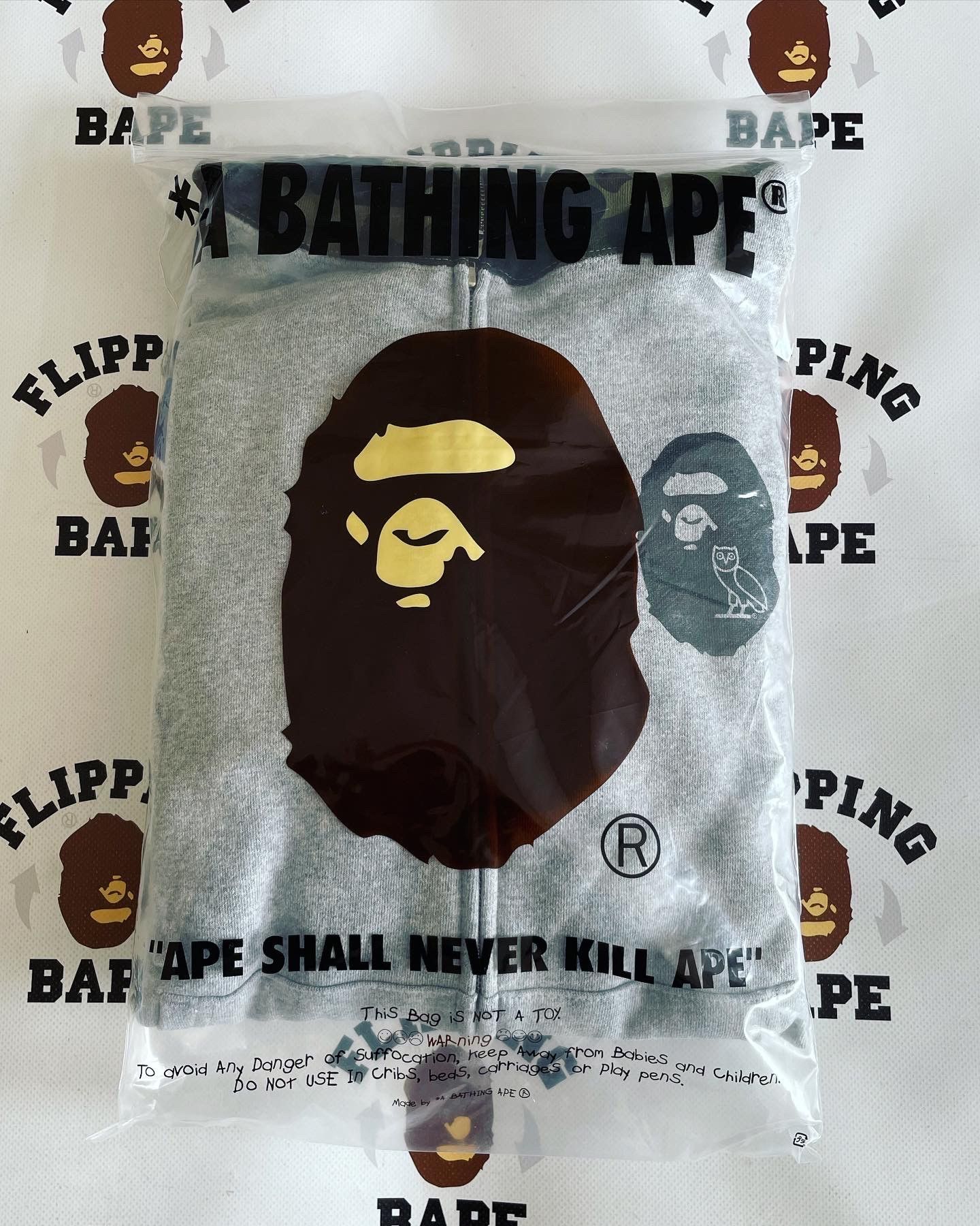 Bape × October's Very Own BAPE X OVO SHARK FULL ZIP HOODIE Size US M / EU 48-50 / 2 - 8 Thumbnail