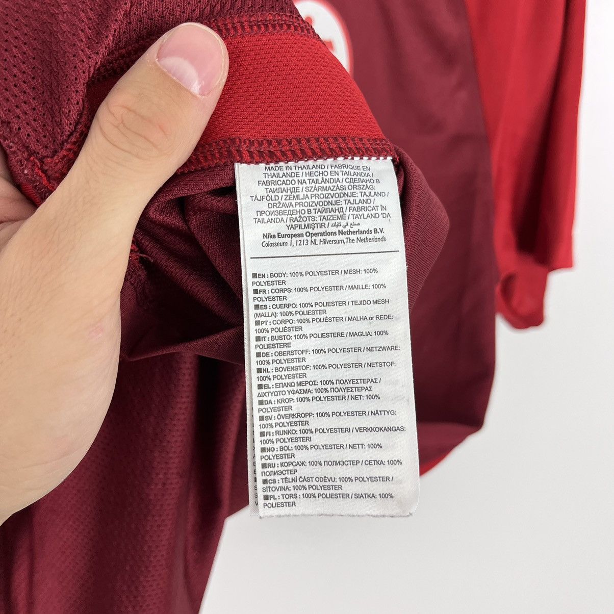 Nike Nike Sweden Eimsbuttel Soccer Jersey T-Shirt Red Size M Size US M / EU 48-50 / 2 - 7 Thumbnail