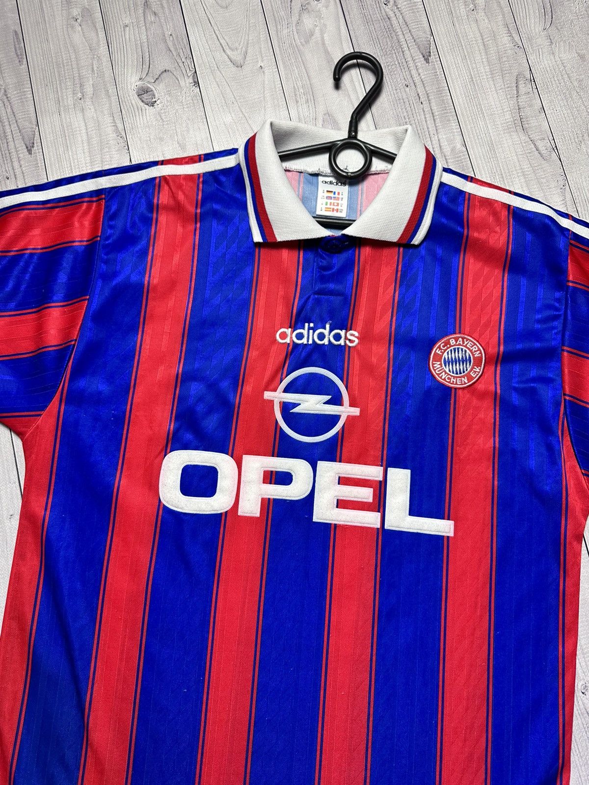 Adidas × Vintage Vintage adidas Bayern Munich soccer jersey 18 Klinsmann M Size US M / EU 48-50 / 2 - 2 Thumbnail
