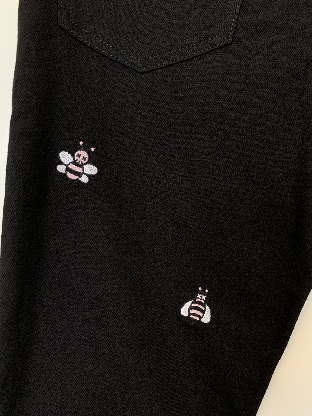 Dior × Kaws (NWT)Kim Jones Dior x Kaws bee embroidered denim jeans Size US 32 / EU 48 - 13 Thumbnail