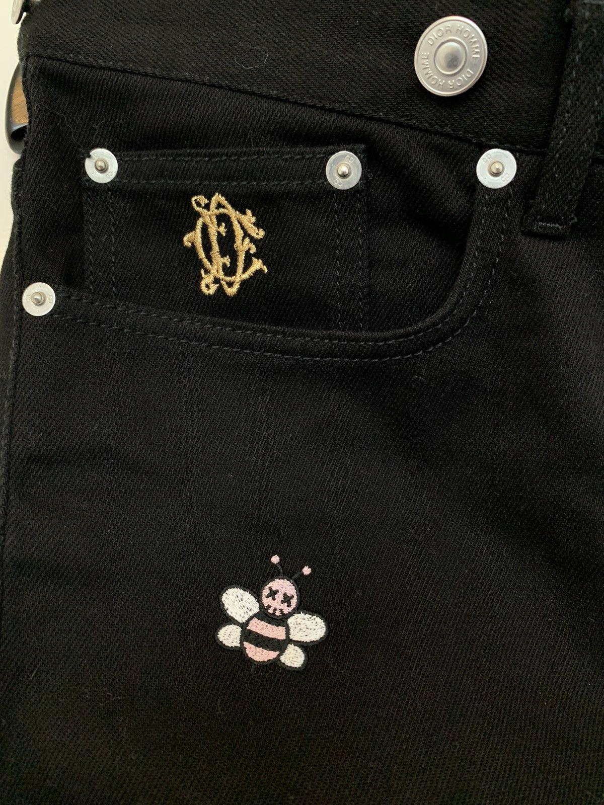 Dior × Kaws (NWT)Kim Jones Dior x Kaws bee embroidered denim jeans Size US 32 / EU 48 - 5 Thumbnail