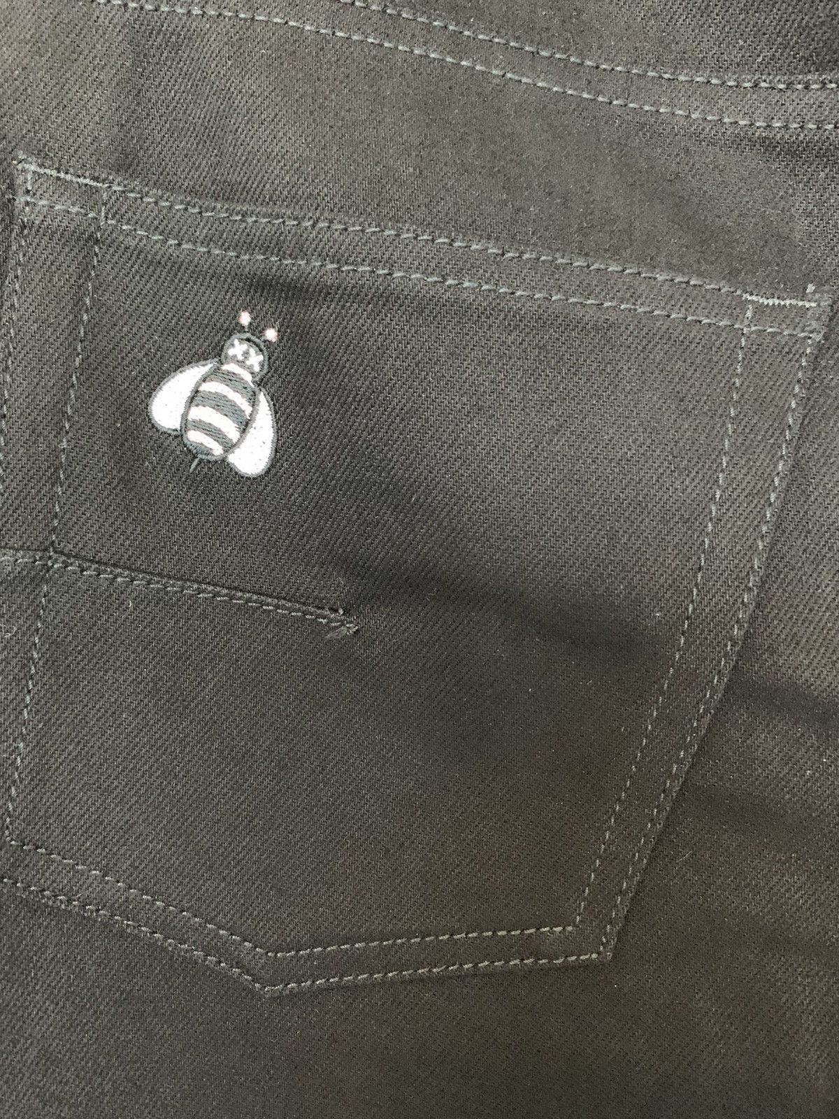 Dior × Kaws (NWT)Kim Jones Dior x Kaws bee embroidered denim jeans Size US 32 / EU 48 - 12 Thumbnail