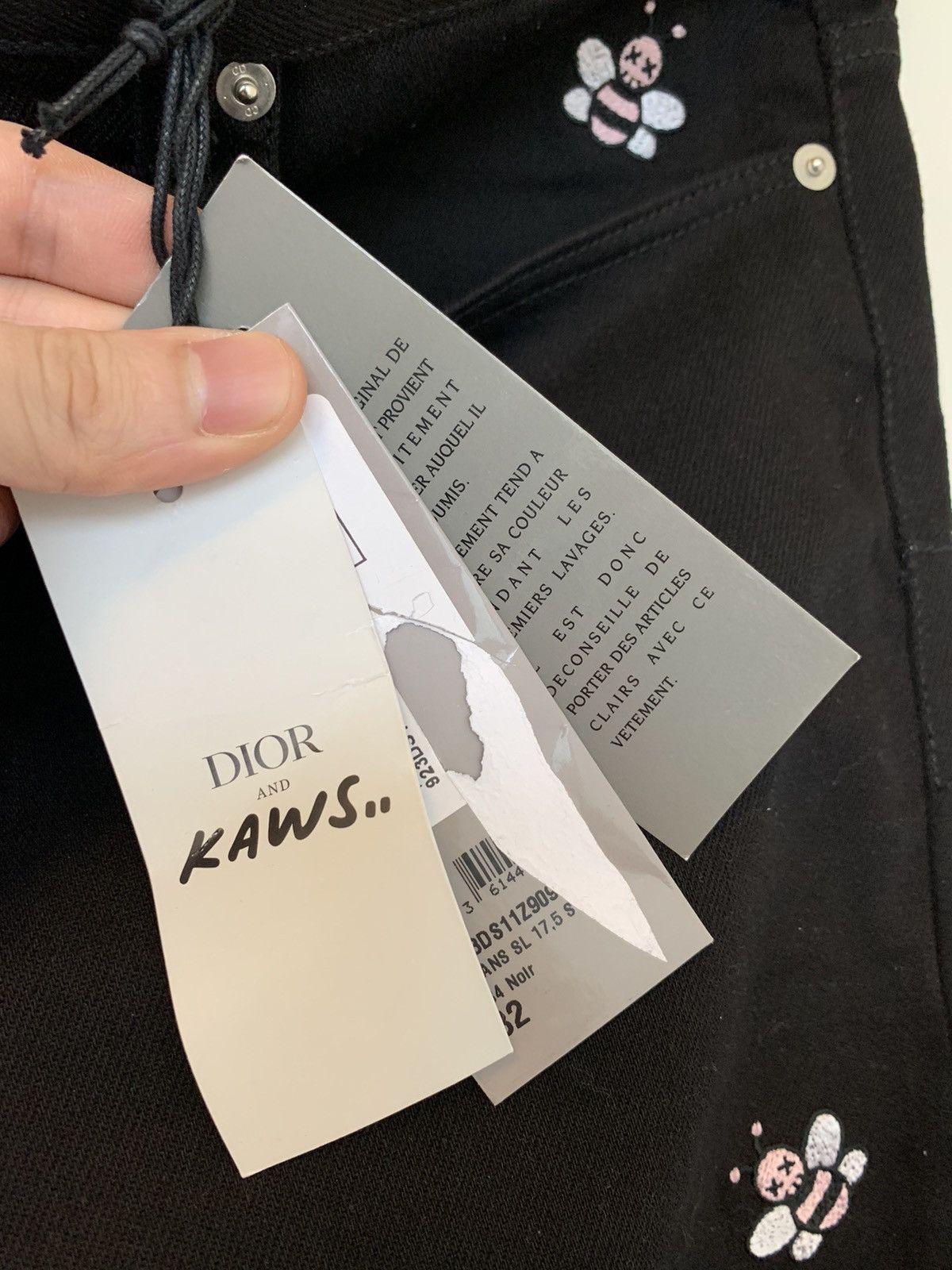 Dior × Kaws (NWT)Kim Jones Dior x Kaws bee embroidered denim jeans Size US 32 / EU 48 - 6 Thumbnail