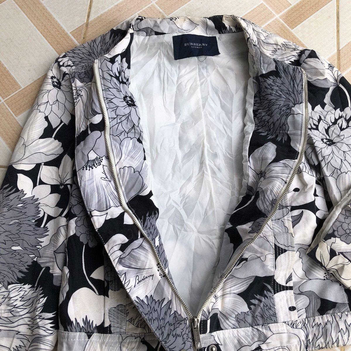 Burberry 💸BINDINGOFFER💸Burberry Floral Coat Jacket Size US XS / EU 42 / 0 - 9 Thumbnail