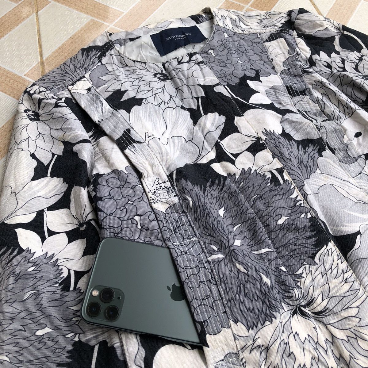 Burberry 💸BINDINGOFFER💸Burberry Floral Coat Jacket Size US XS / EU 42 / 0 - 10 Thumbnail