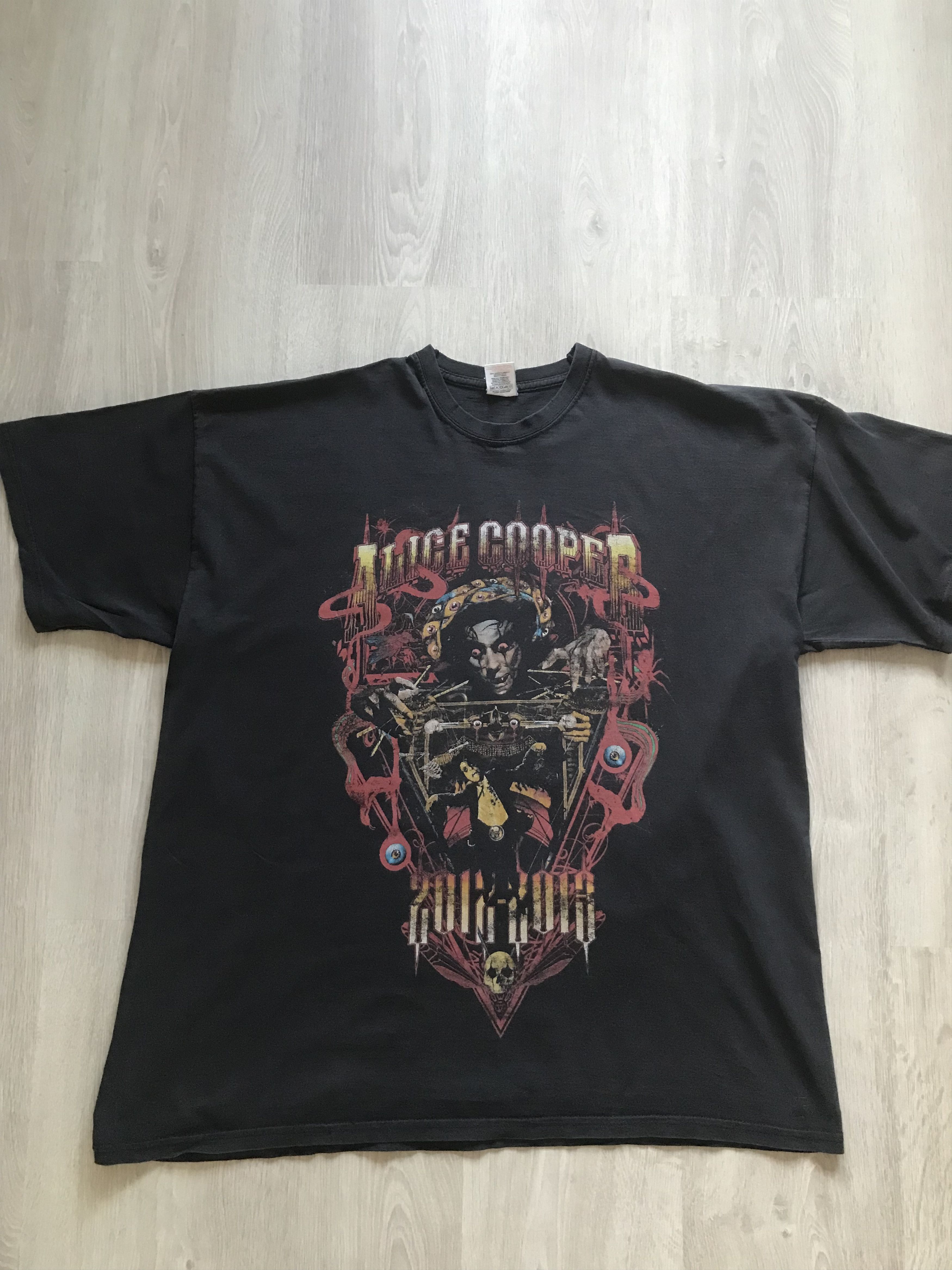 Band Tees Alice Cooper T shirt Raise the dead Size US XXL / EU 58 / 5 - 1 Thumbnail