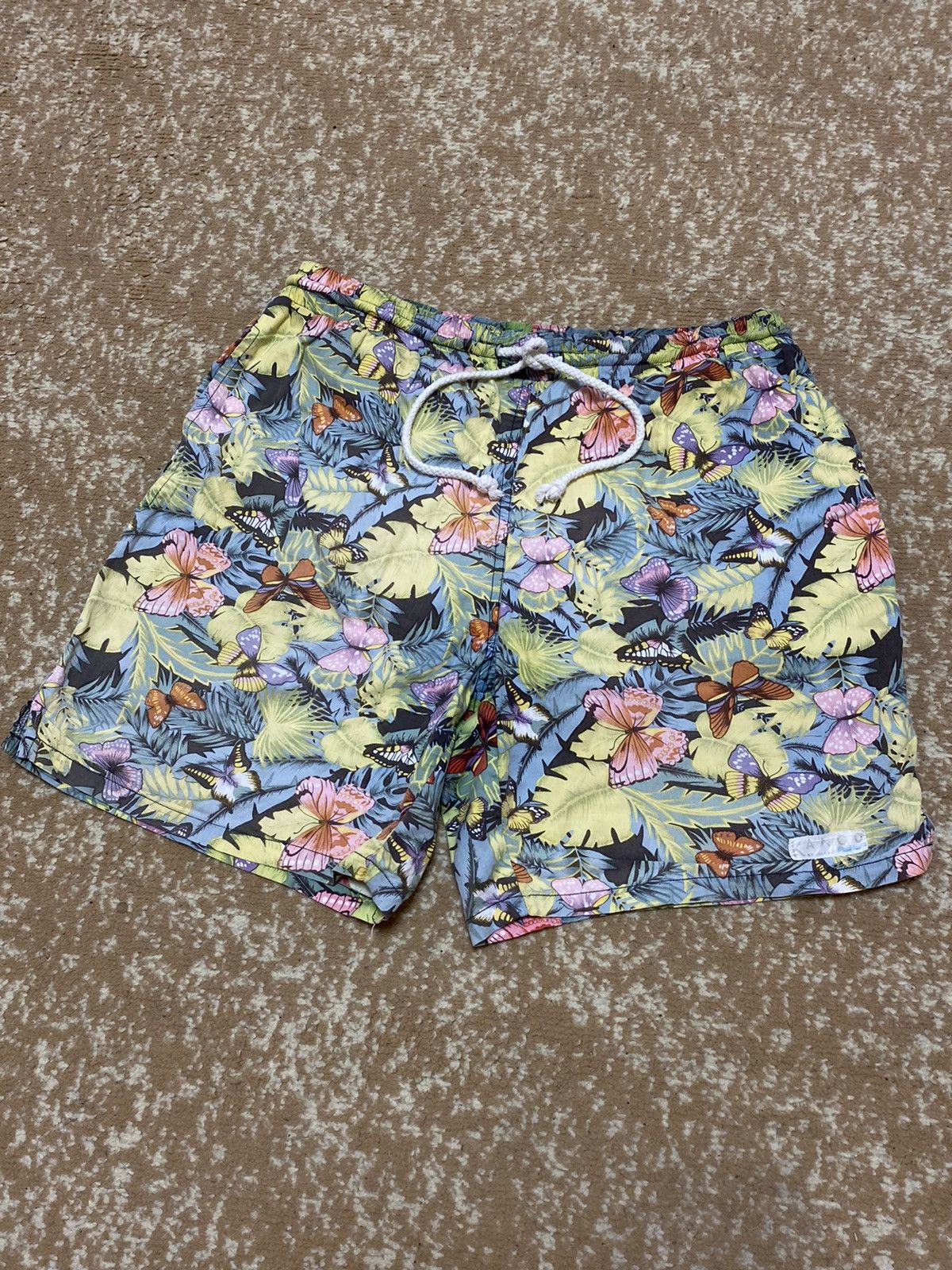 Vintage Vintage 90s art shorts streetwear Hawaiian style size M Size US 32 / EU 48 - 1 Thumbnail