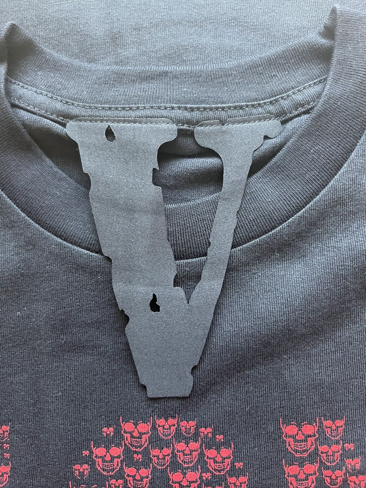 Vlone Vlone Red Skulls Spellout T-shirt Black Size Medium Size US M / EU 48-50 / 2 - 3 Thumbnail