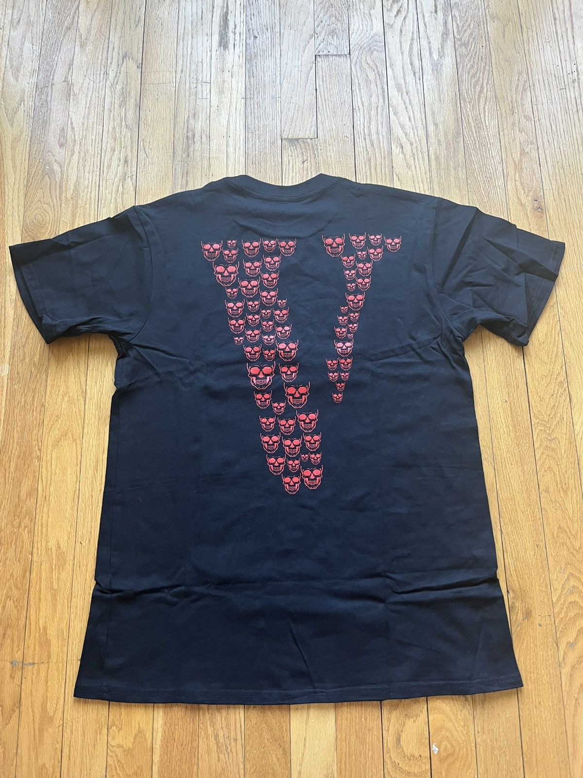 Vlone Vlone Red Skulls Spellout T-shirt Black Size Medium Size US M / EU 48-50 / 2 - 2 Thumbnail