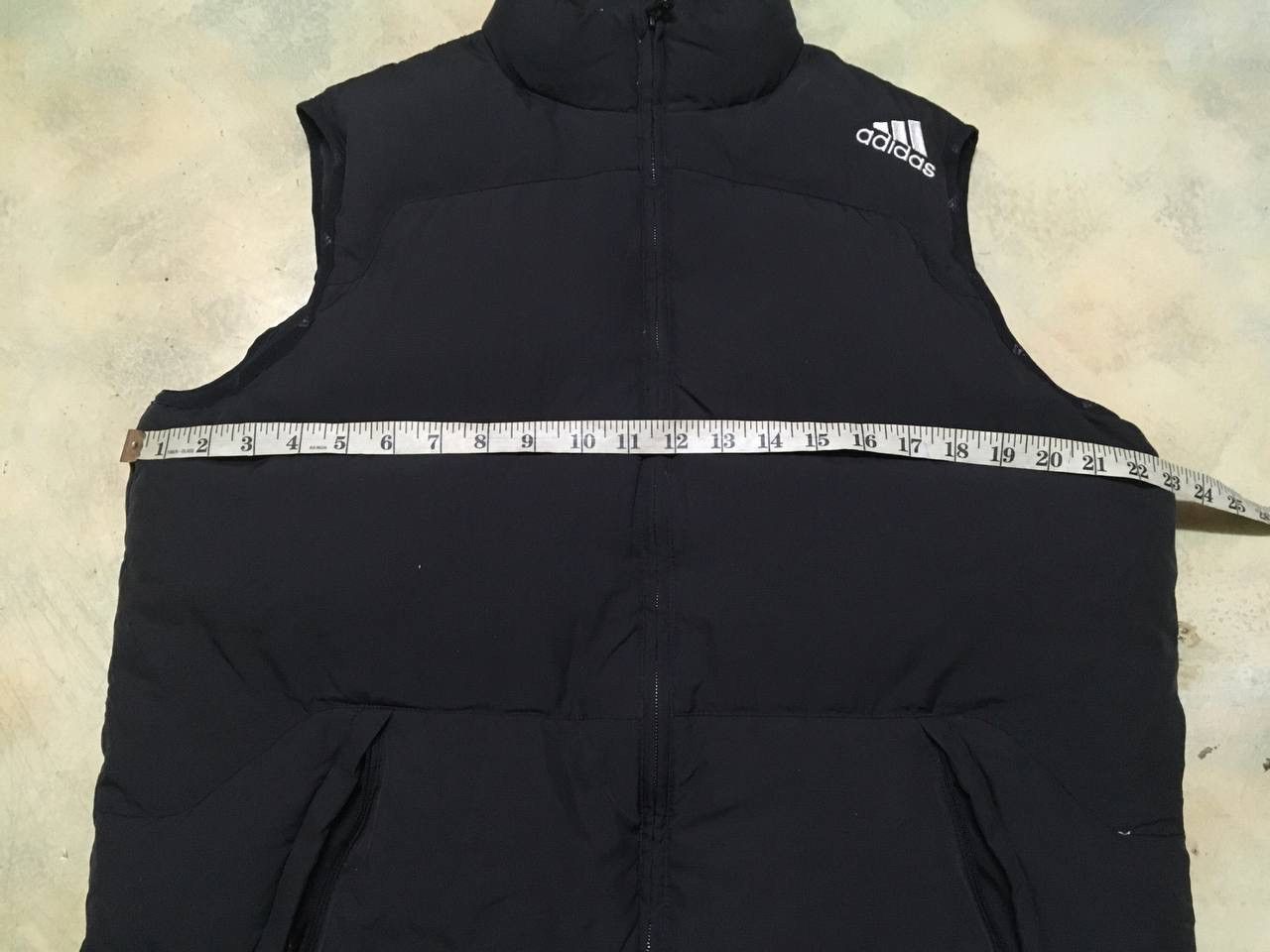 Adidas Vintage Adidas Puffer Vest Black Size US L / EU 52-54 / 3 - 12 Thumbnail