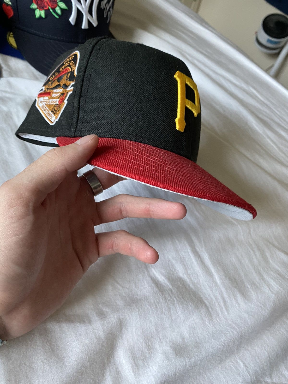 New Era Sz 7 - Pittsburgh Pirates Fitted Hat Size ONE SIZE - 1 Thumbnail
