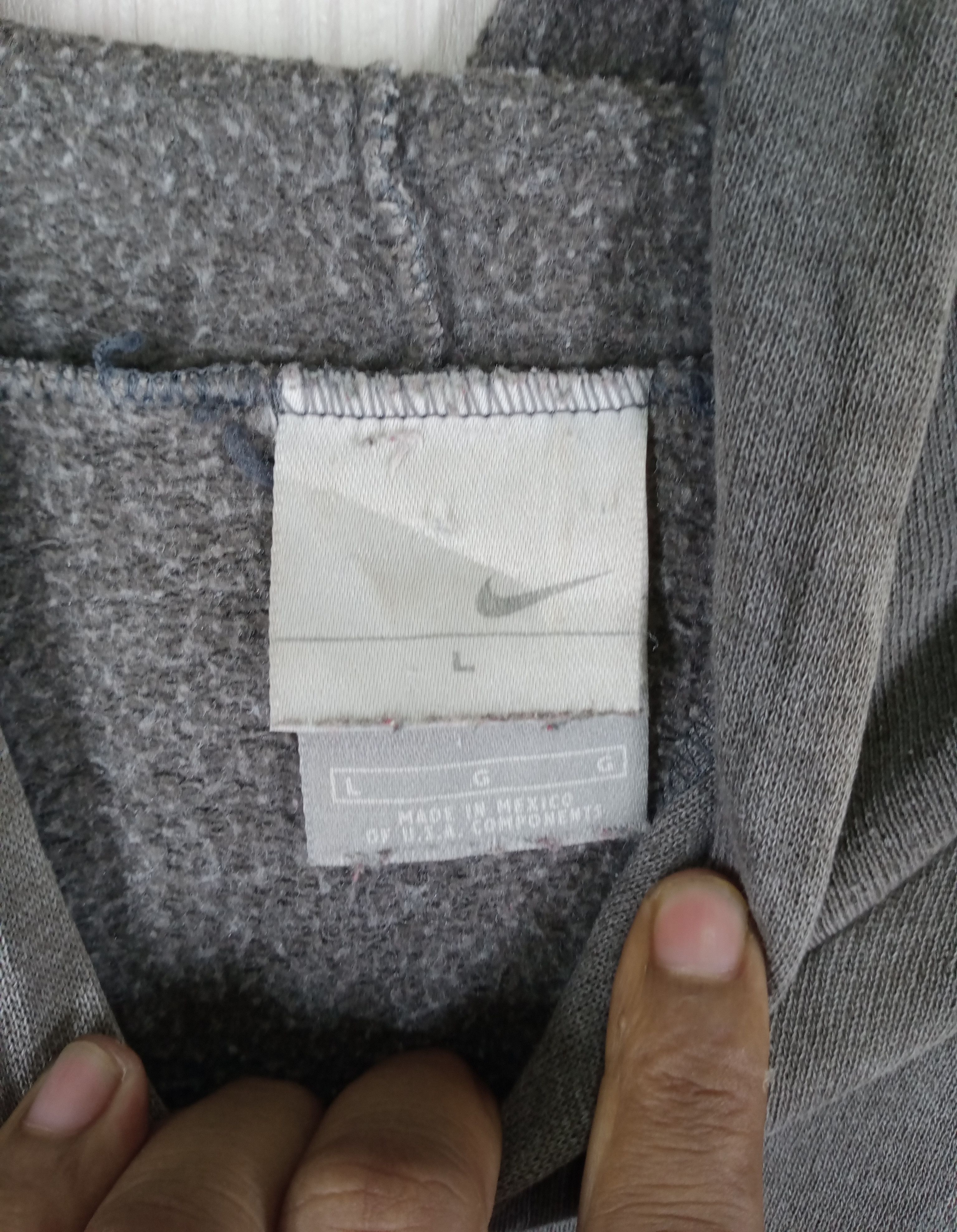 Nike Rare Vintage Nike Center Swoosh Logo Hoodie Sweatshirt Size US L / EU 52-54 / 3 - 5 Thumbnail