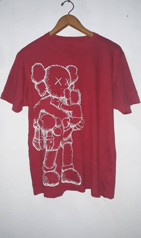 Kaws × Uniqlo Kaws Size US L / EU 52-54 / 3 - 1 Thumbnail
