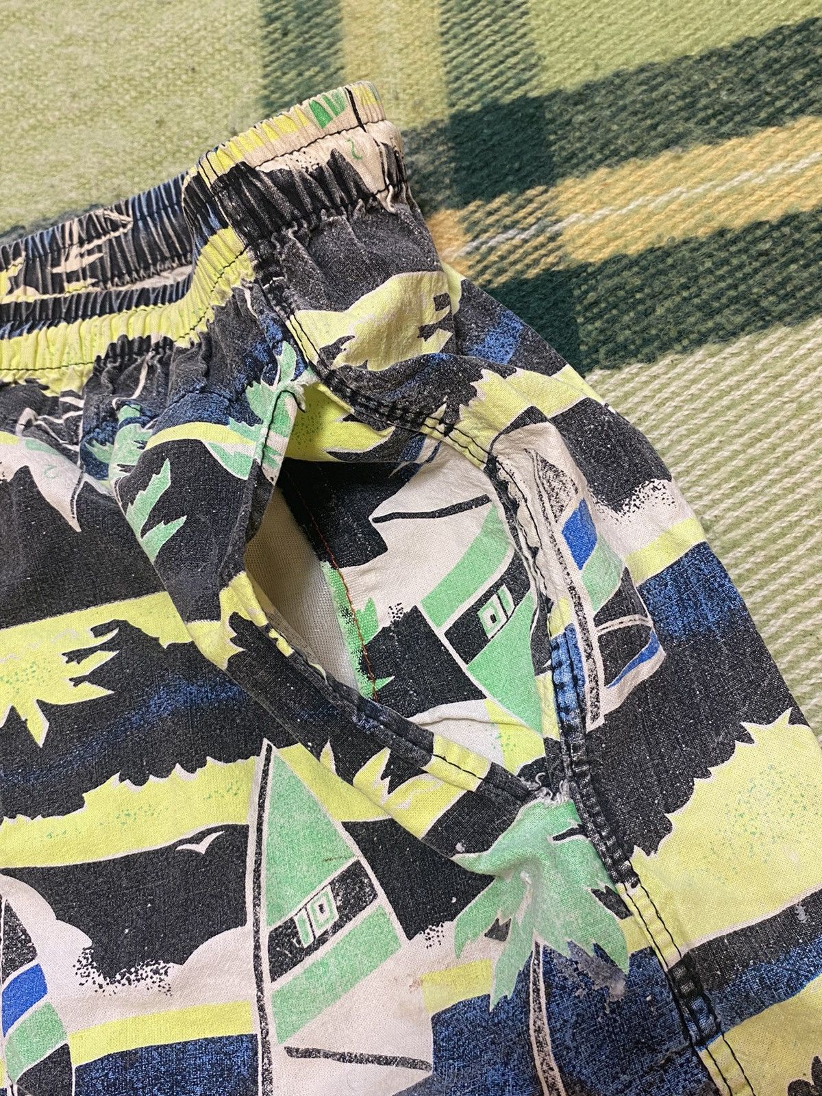 Vintage Vintage 90s art shorts streetwear Hawaiian style size XL Size US 36 / EU 52 - 2 Thumbnail