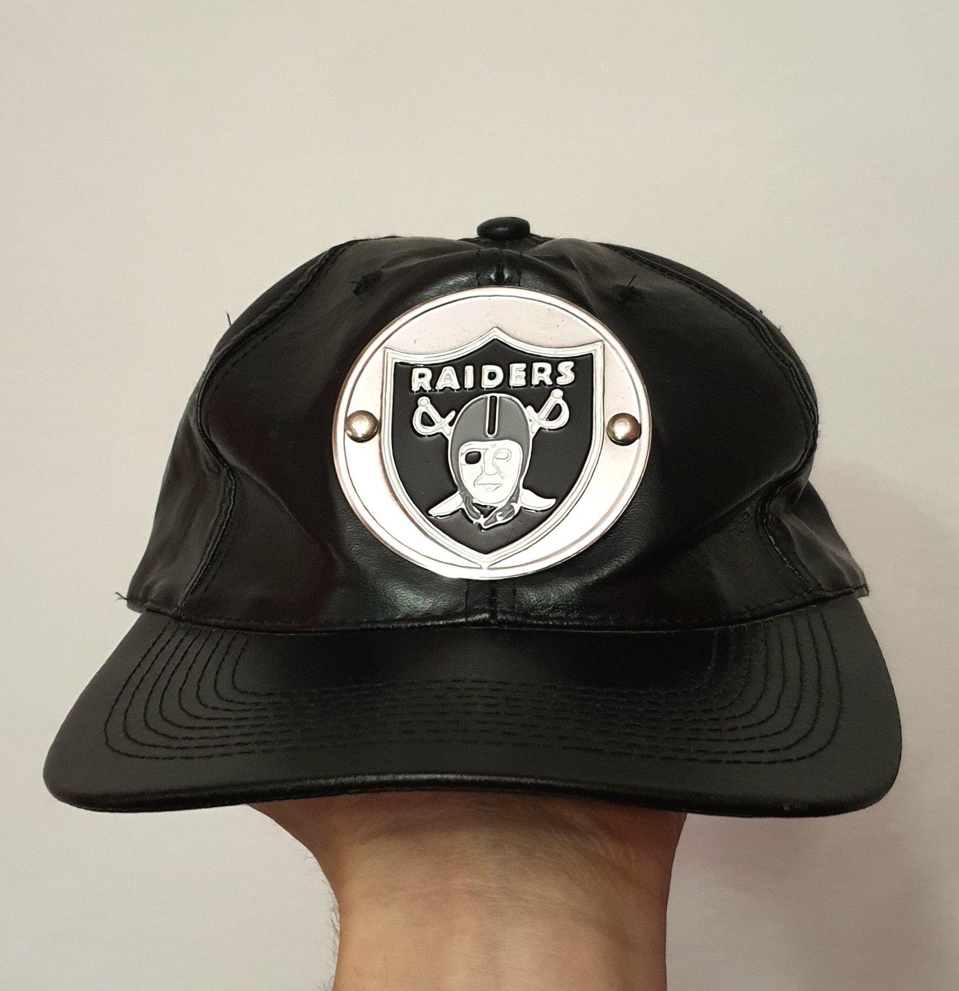 NFL × Vintage Rare Las Vegas Raiders Vintage Leather Metallic Logo Hat Size ONE SIZE - 1 Thumbnail