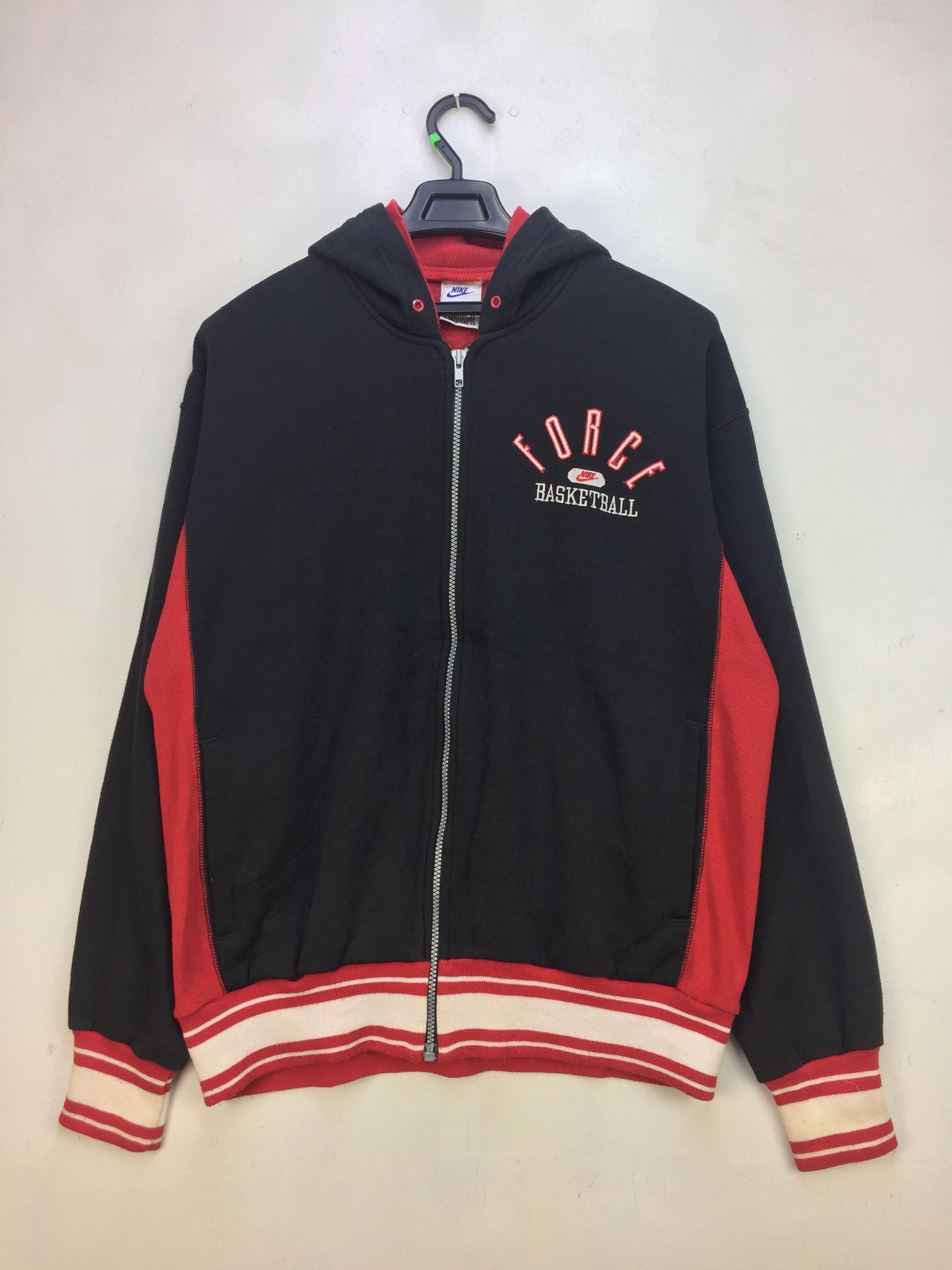 Nike VTG NIKE FORCE BASKETBALL HOODIE Size US L / EU 52-54 / 3 - 1 Thumbnail