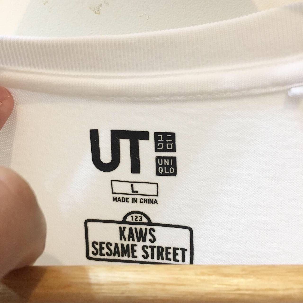 Kaws × Uniqlo Kaws x Sesame Street Tee Size US L / EU 52-54 / 3 - 3 Thumbnail